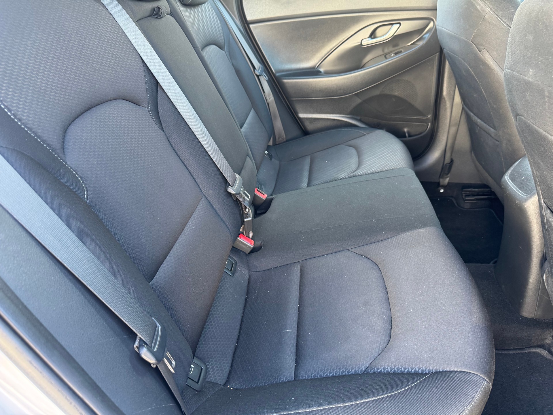 HYUNDAI i30-image-11