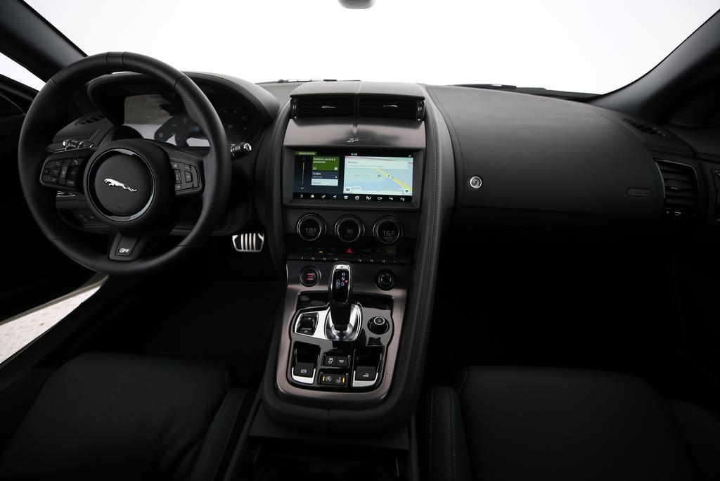 JAGUAR F-Type Convertible 5.0 V8 R AWD-image-6