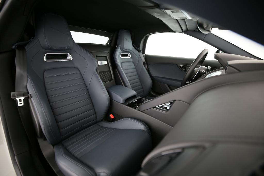 JAGUAR F-Type Convertible 5.0 V8 R AWD-image-11