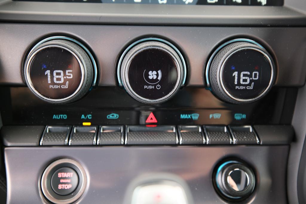 JAGUAR F-Type Convertible 5.0 V8 R AWD-image-10