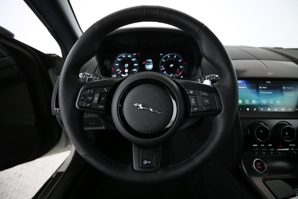 JAGUAR F-Type Convertible 5.0 V8 R AWD-image-7