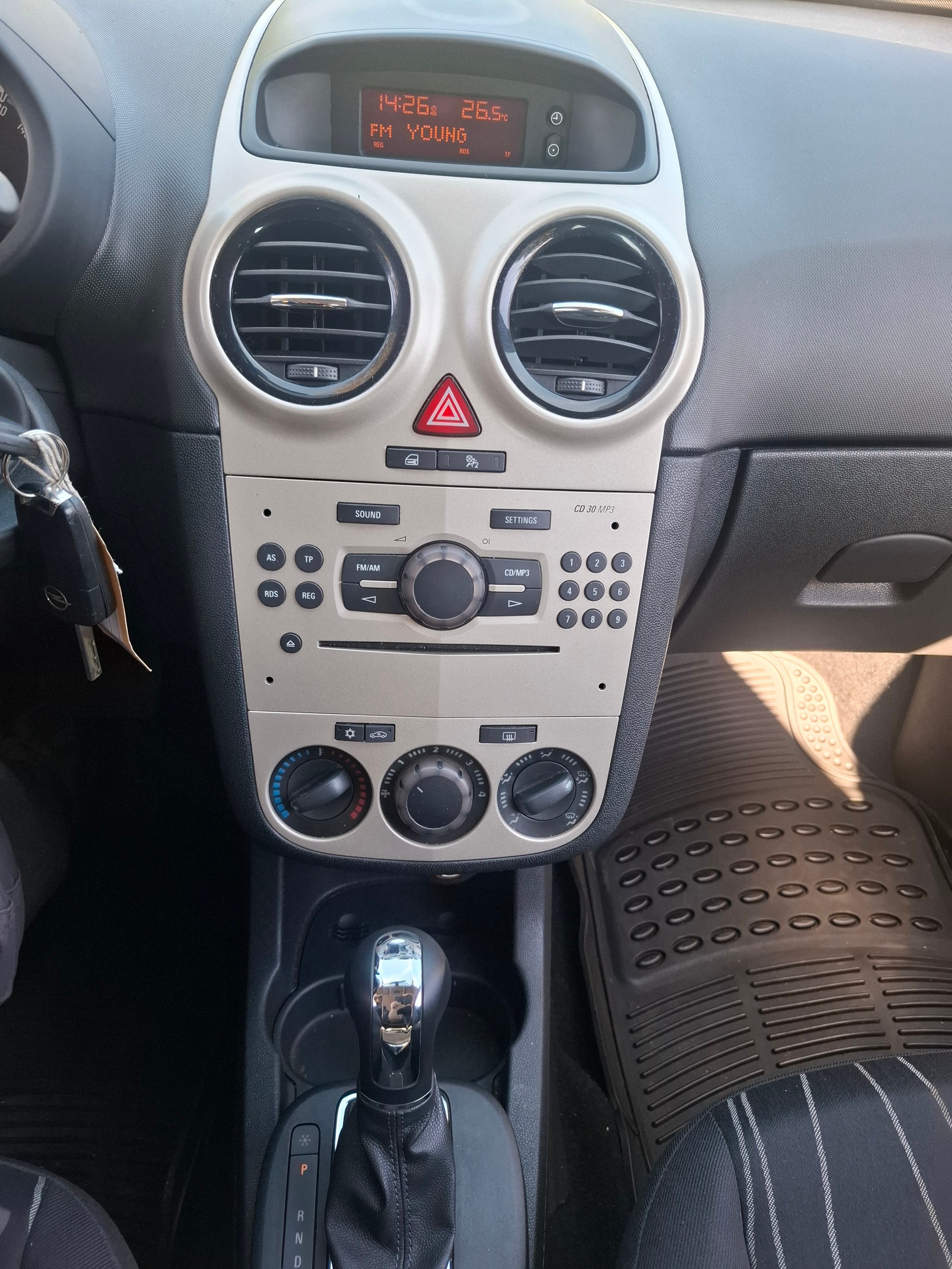 OPEL Corsa 1.4 TP Enjoy-image-11
