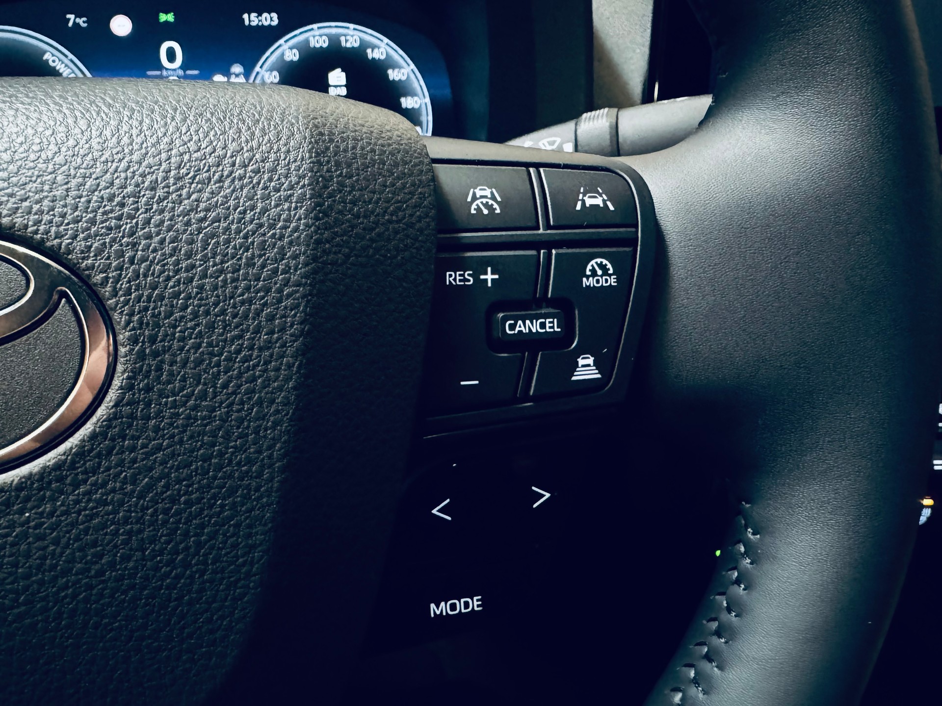 TOYOTA C-HR 2.0 PHEV CVT Trend-image-24