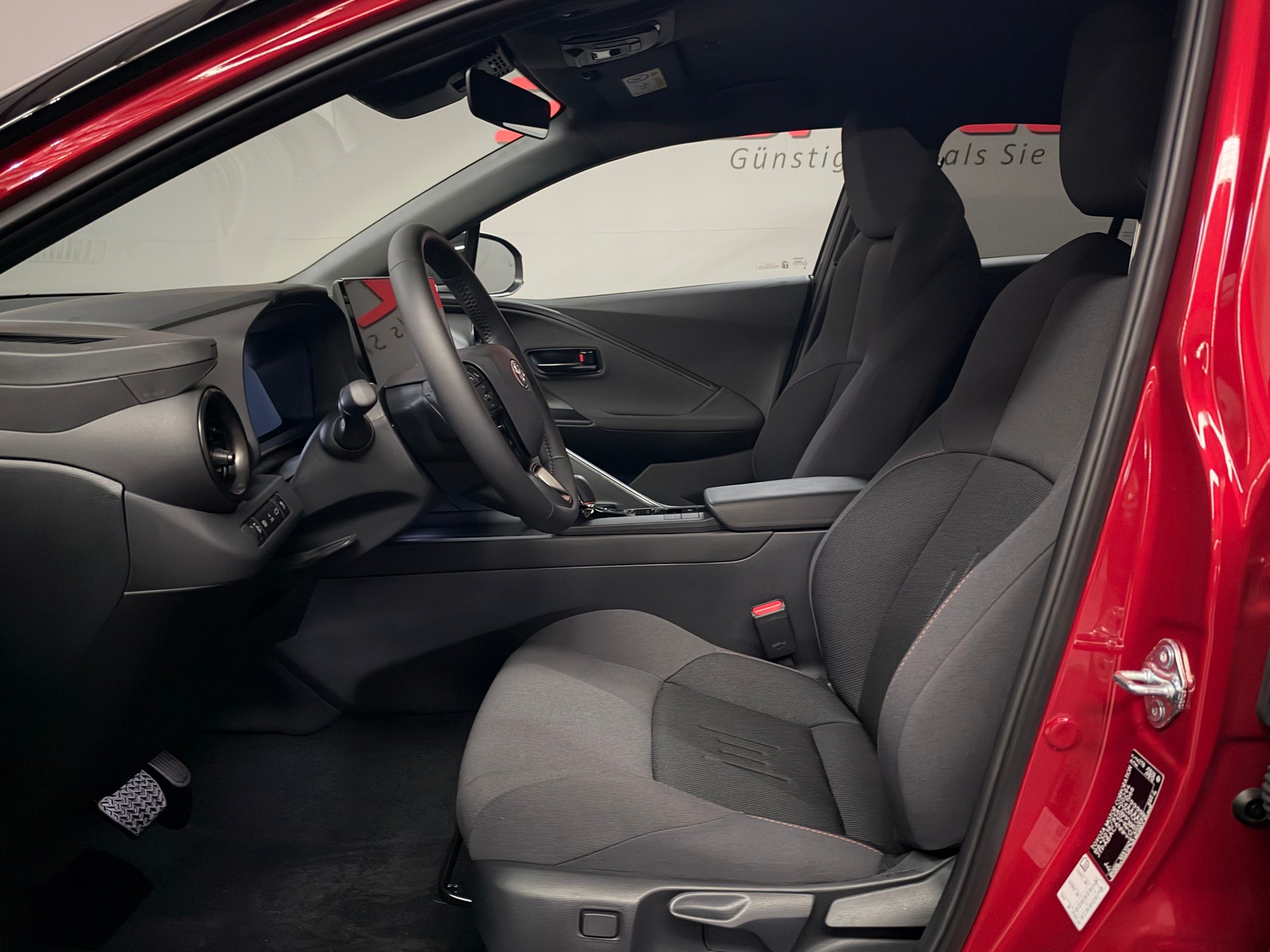 TOYOTA C-HR 2.0 PHEV CVT Trend-image-11