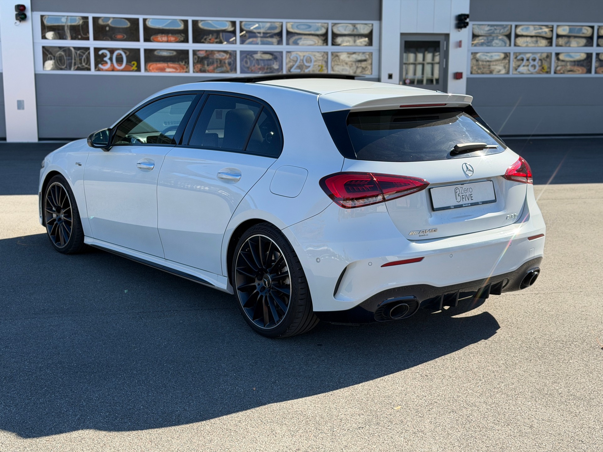 MERCEDES-BENZ A 35 AMG 4Matic Speedshift-image-3