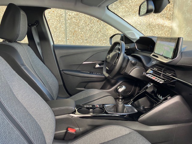 PEUGEOT 208 1.2 PureTech Allure-image-8