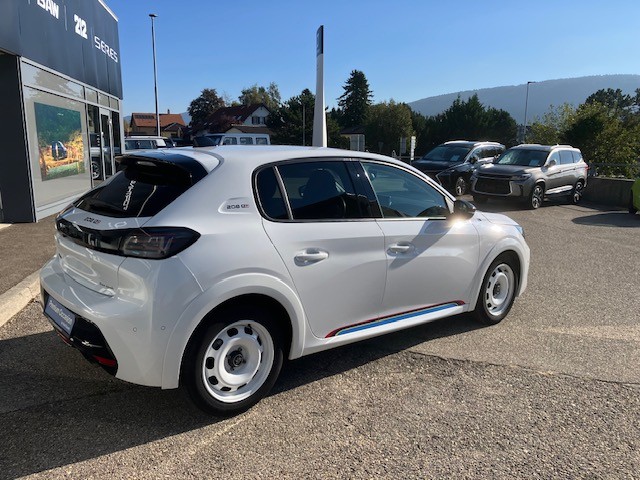 PEUGEOT 208 1.2 PureTech Allure-image-4