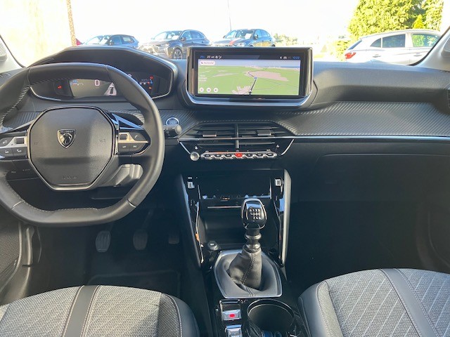PEUGEOT 208 1.2 PureTech Allure-image-7