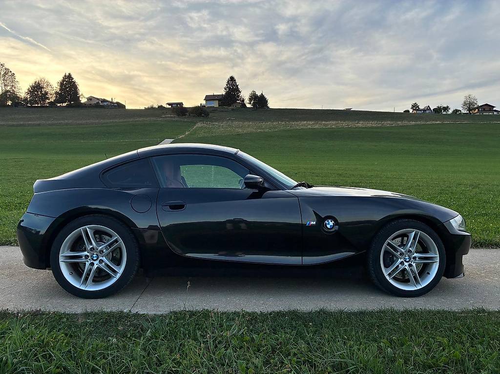 BMW i4-image-4