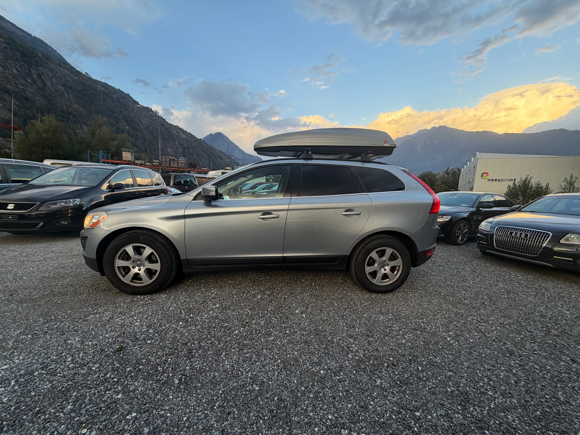 VOLVO XC60 2.4D AWD Kinetic Geartronic-image-1