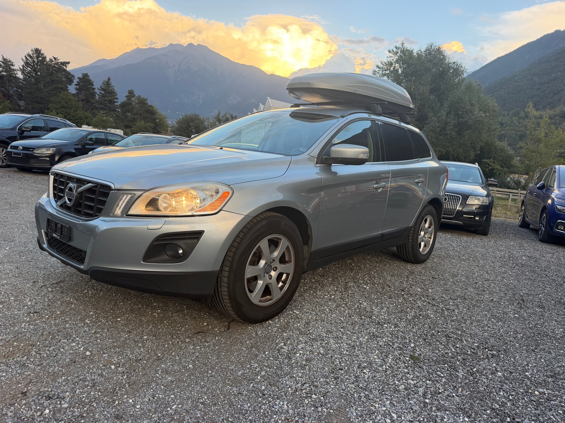 VOLVO XC60 2.4D AWD Kinetic Geartronic-image-0