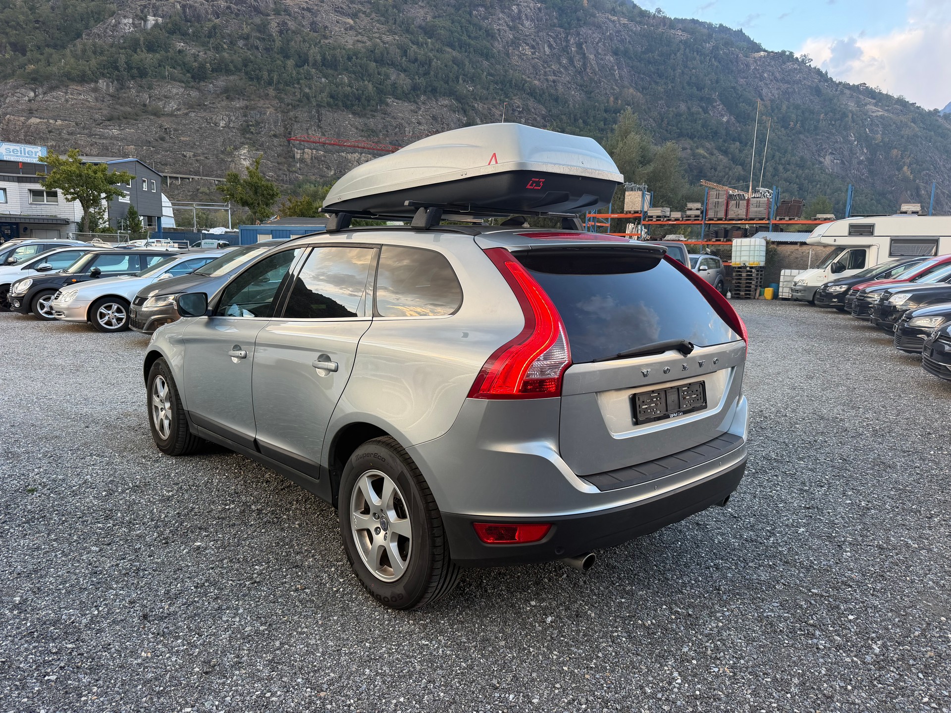 VOLVO XC60 2.4D AWD Kinetic Geartronic-image-2