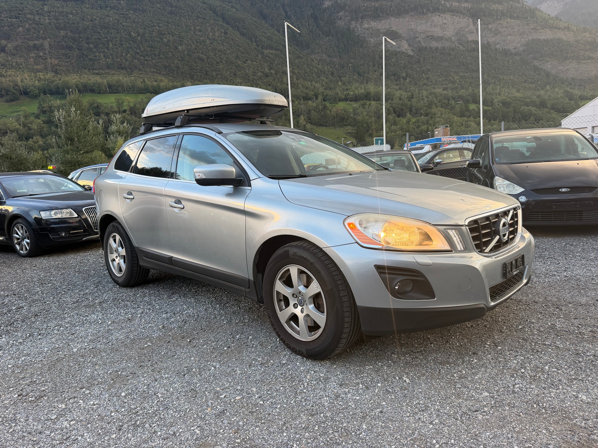 VOLVO XC60 2.4D AWD Kinetic Geartronic-image-3
