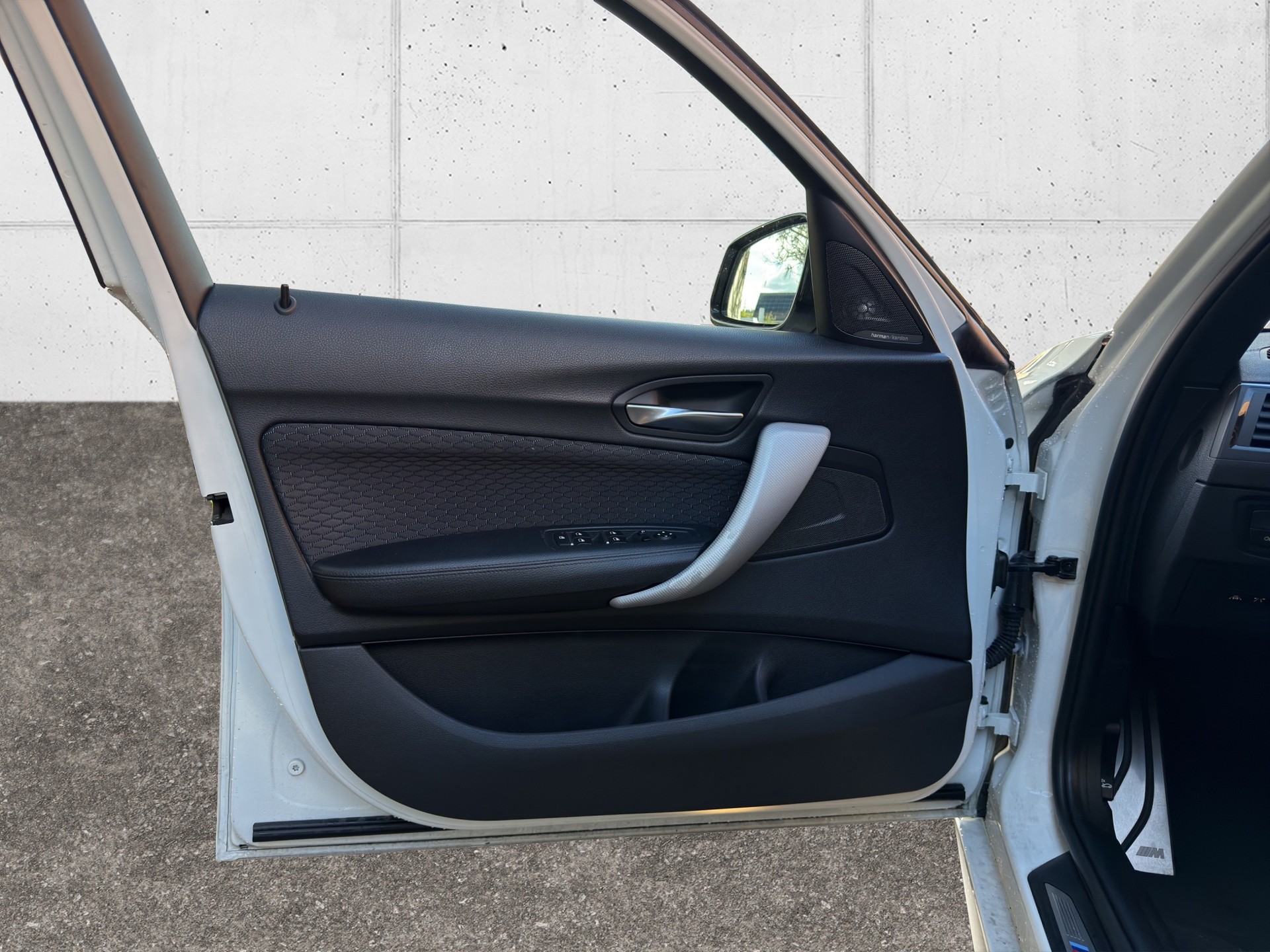 BMW M140i xDrive Steptronic-image-25
