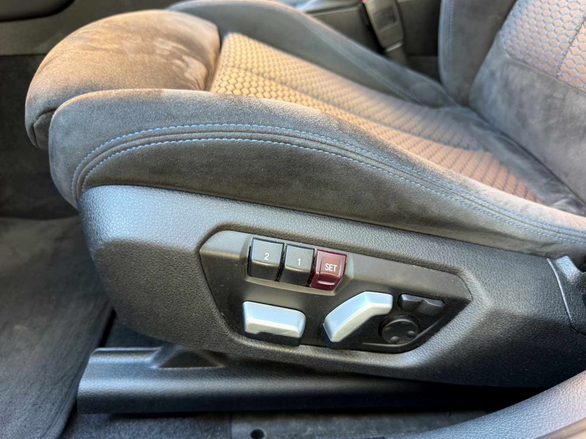 BMW M140i xDrive Steptronic-image-24
