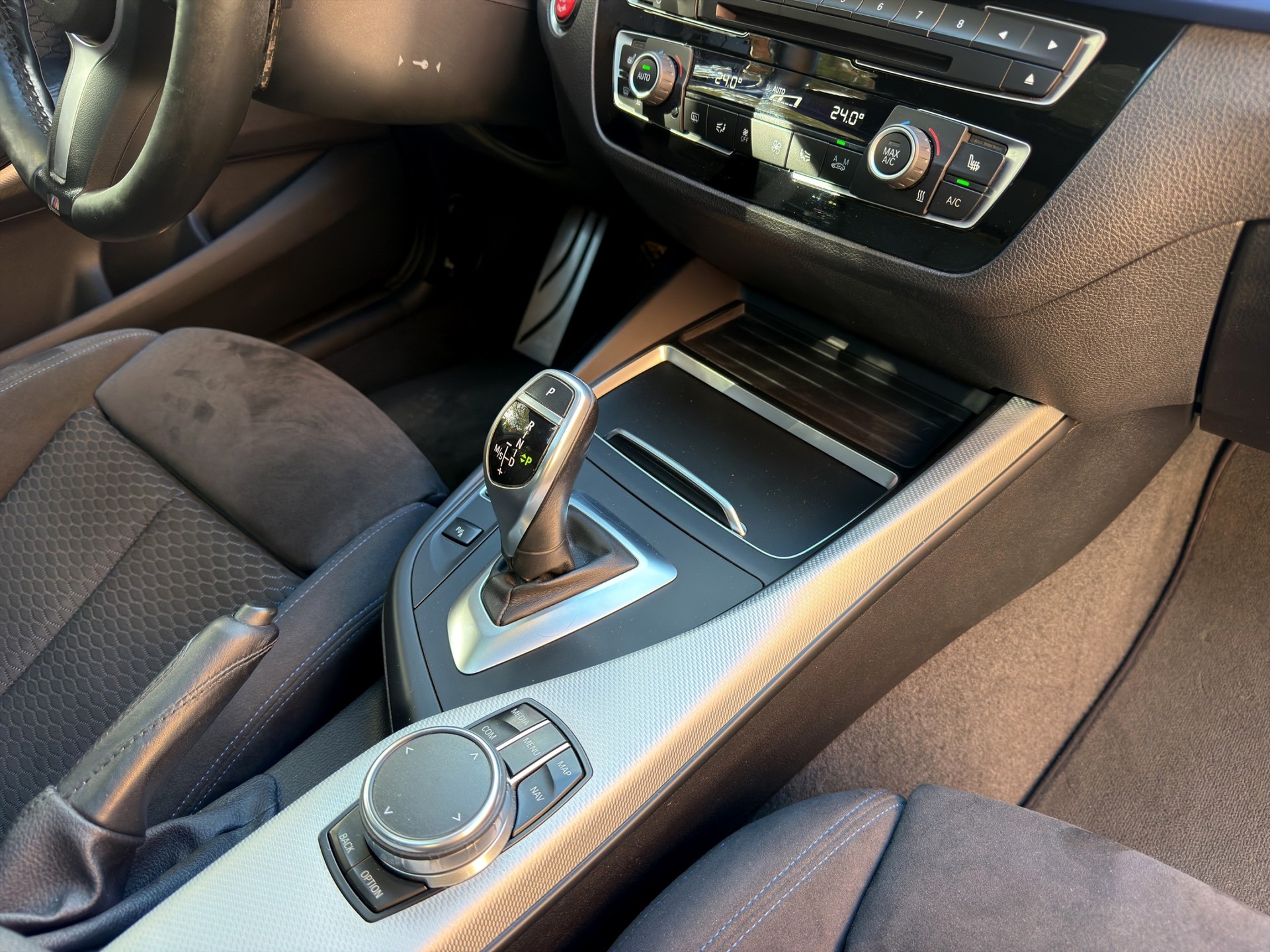 BMW M140i xDrive Steptronic-image-23