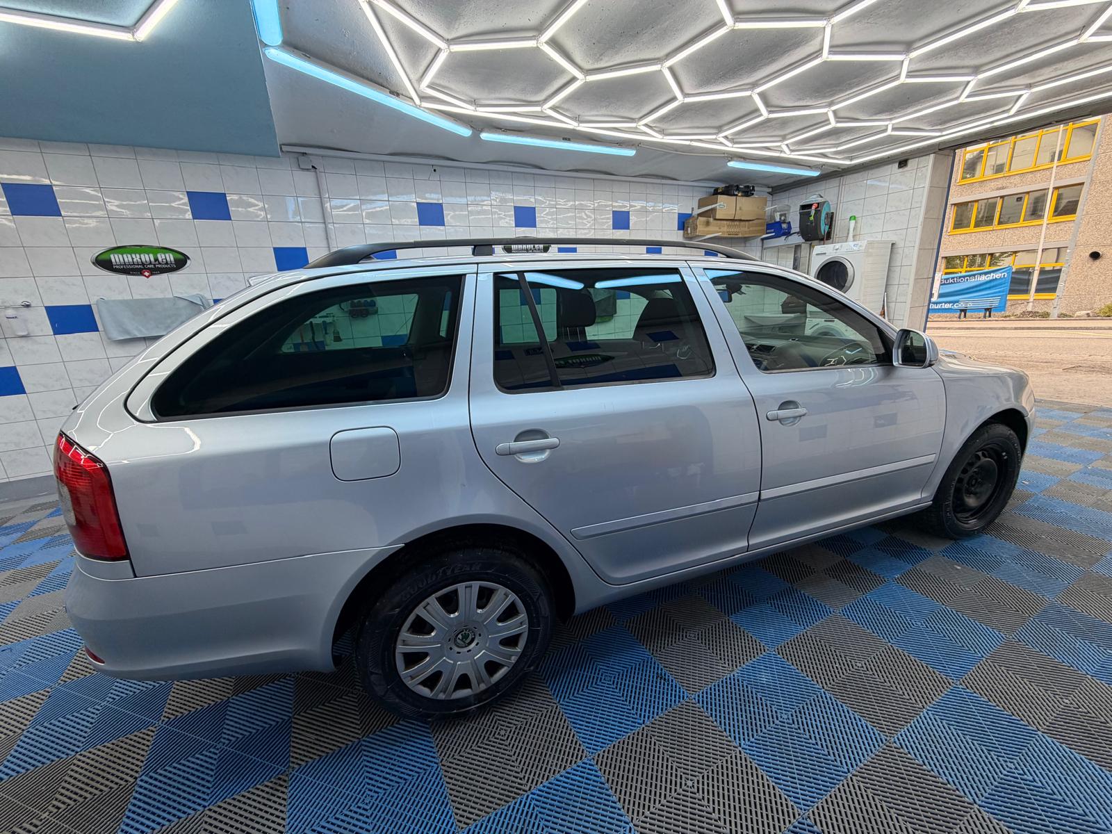 SKODA Octavia Combi 1.6 TDI Active-image-7