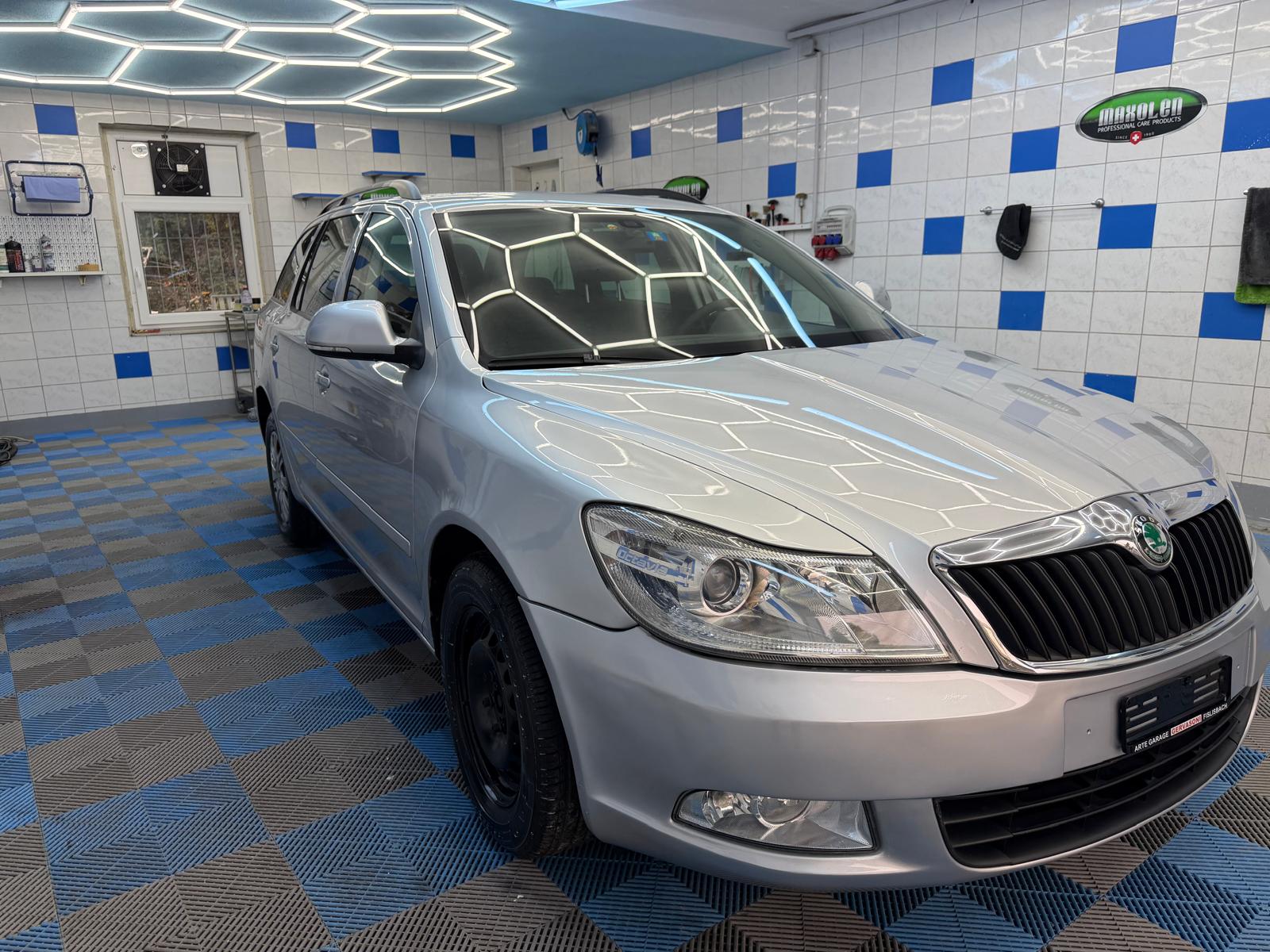 SKODA Octavia Combi 1.6 TDI Active-image-3