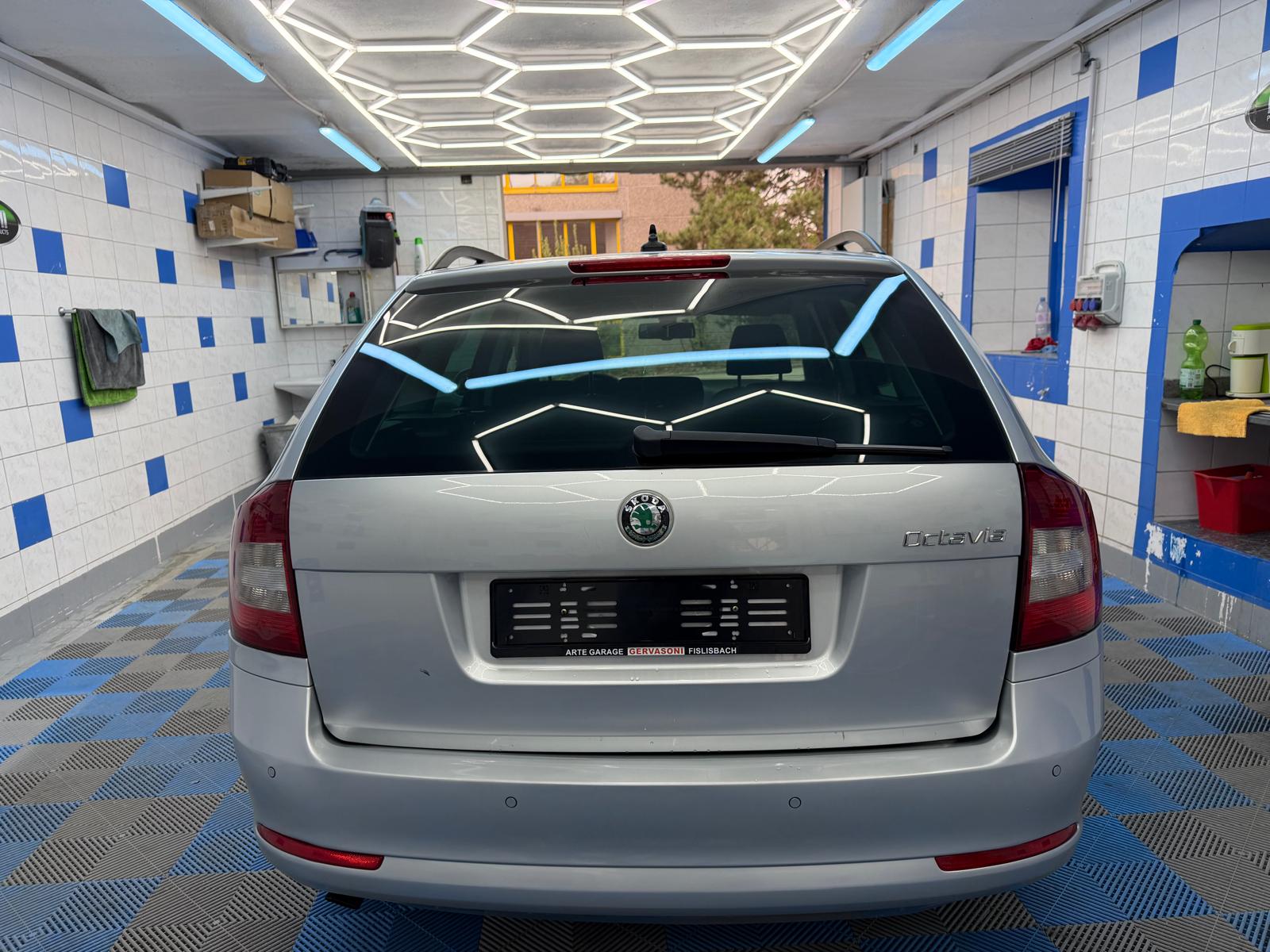 SKODA Octavia Combi 1.6 TDI Active-image-6