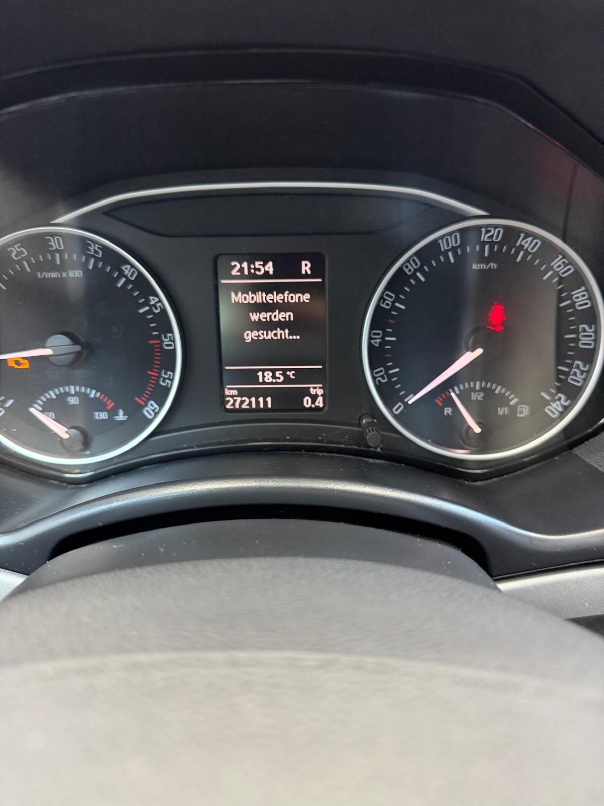SKODA Octavia Combi 1.6 TDI Active-image-11