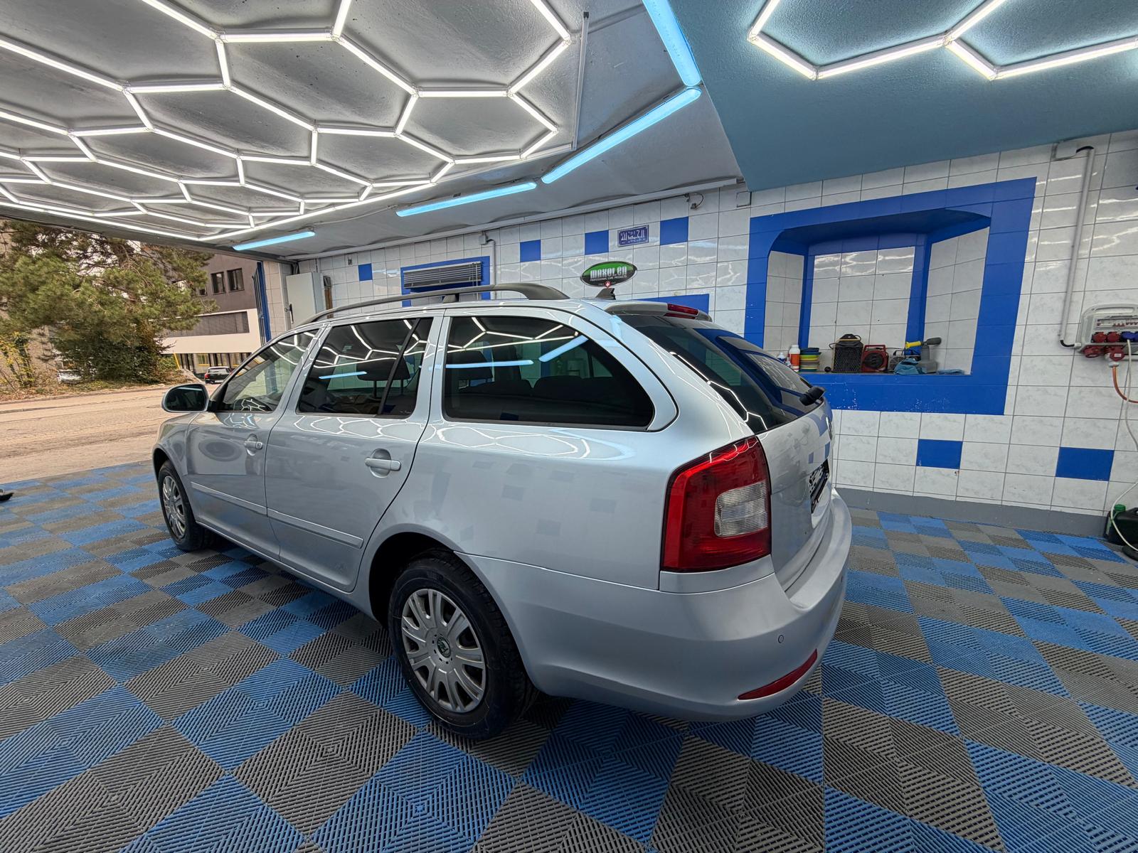 SKODA Octavia Combi 1.6 TDI Active-image-4