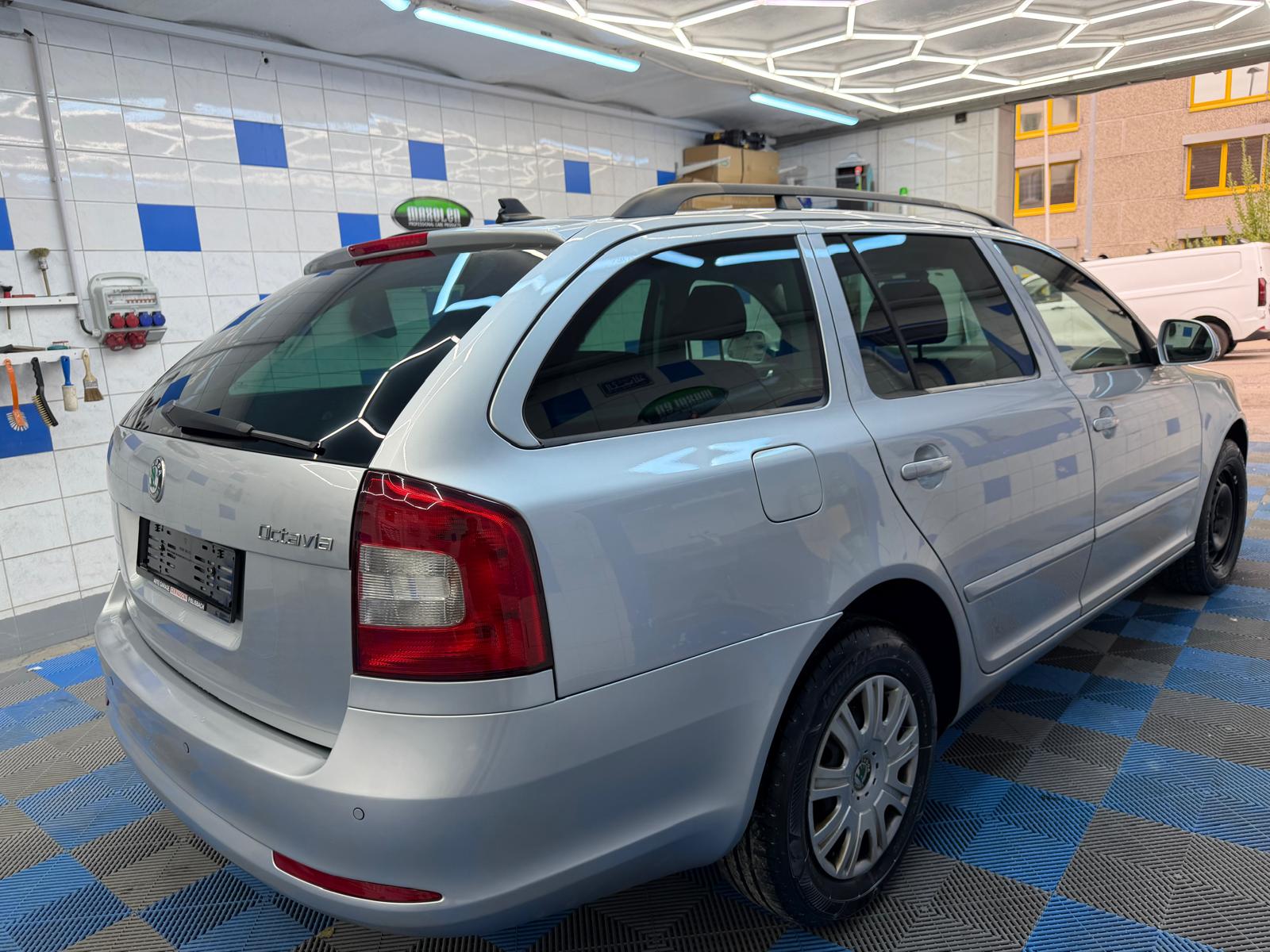 SKODA Octavia Combi 1.6 TDI Active-image-5