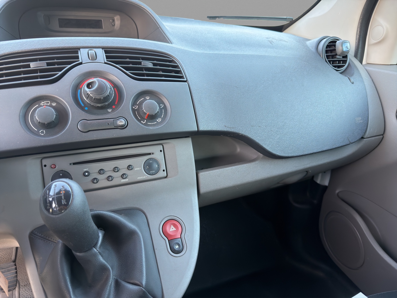 RENAULT Kangoo 1.6 105 Business-image-8