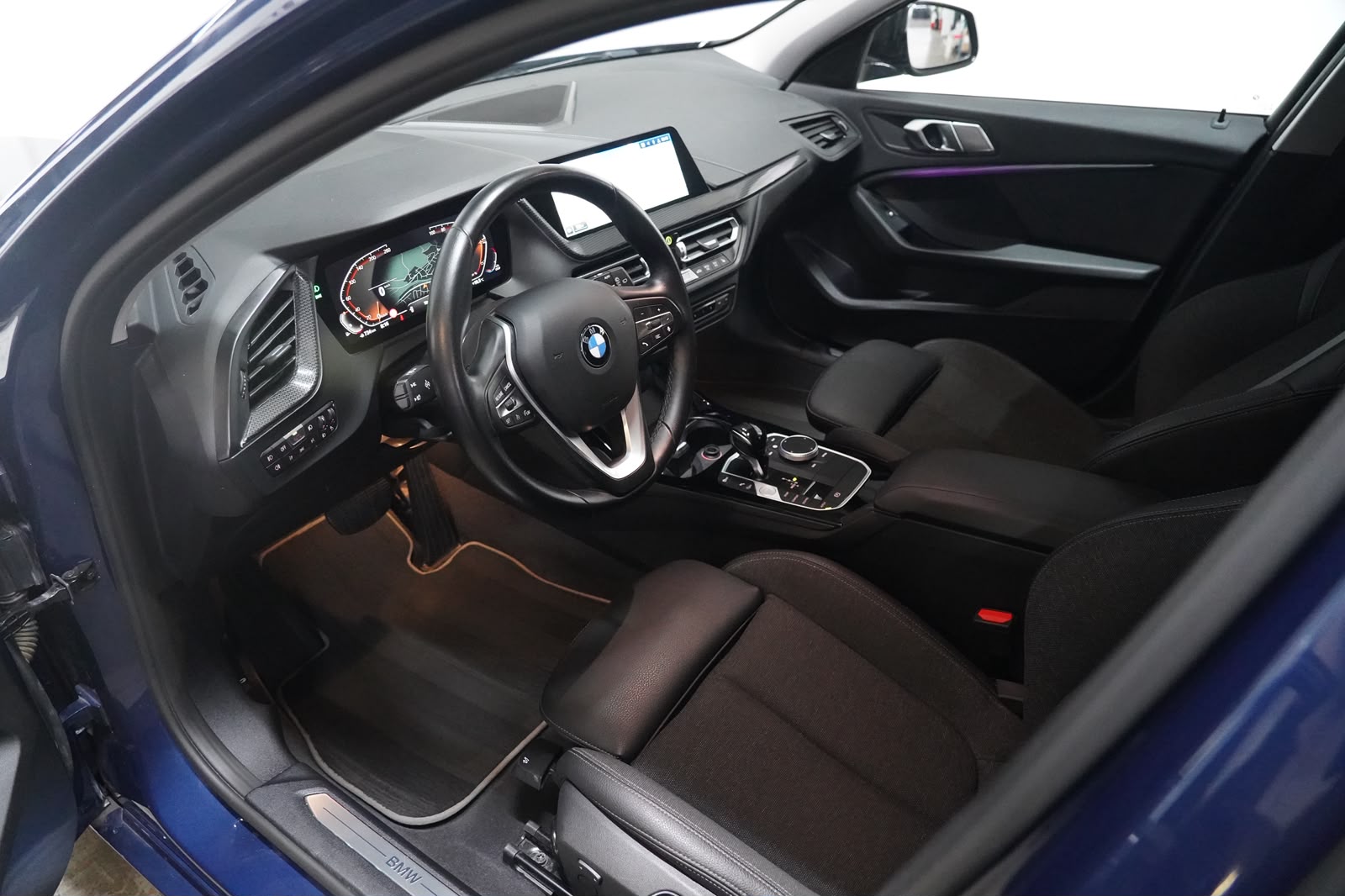 BMW 118i Sport Line Steptronic-image-9
