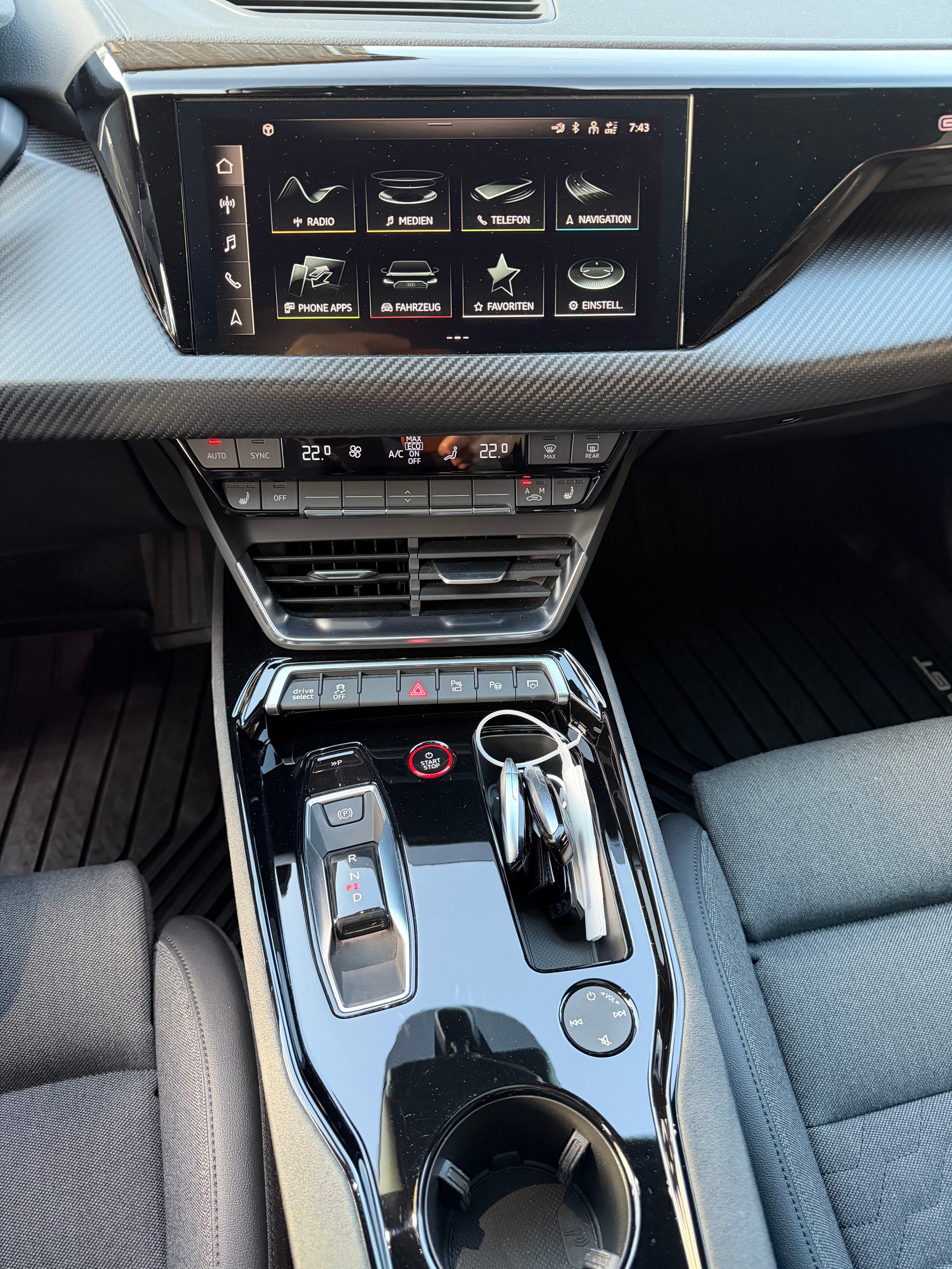 AUDI e-tron GT quattro-image-25