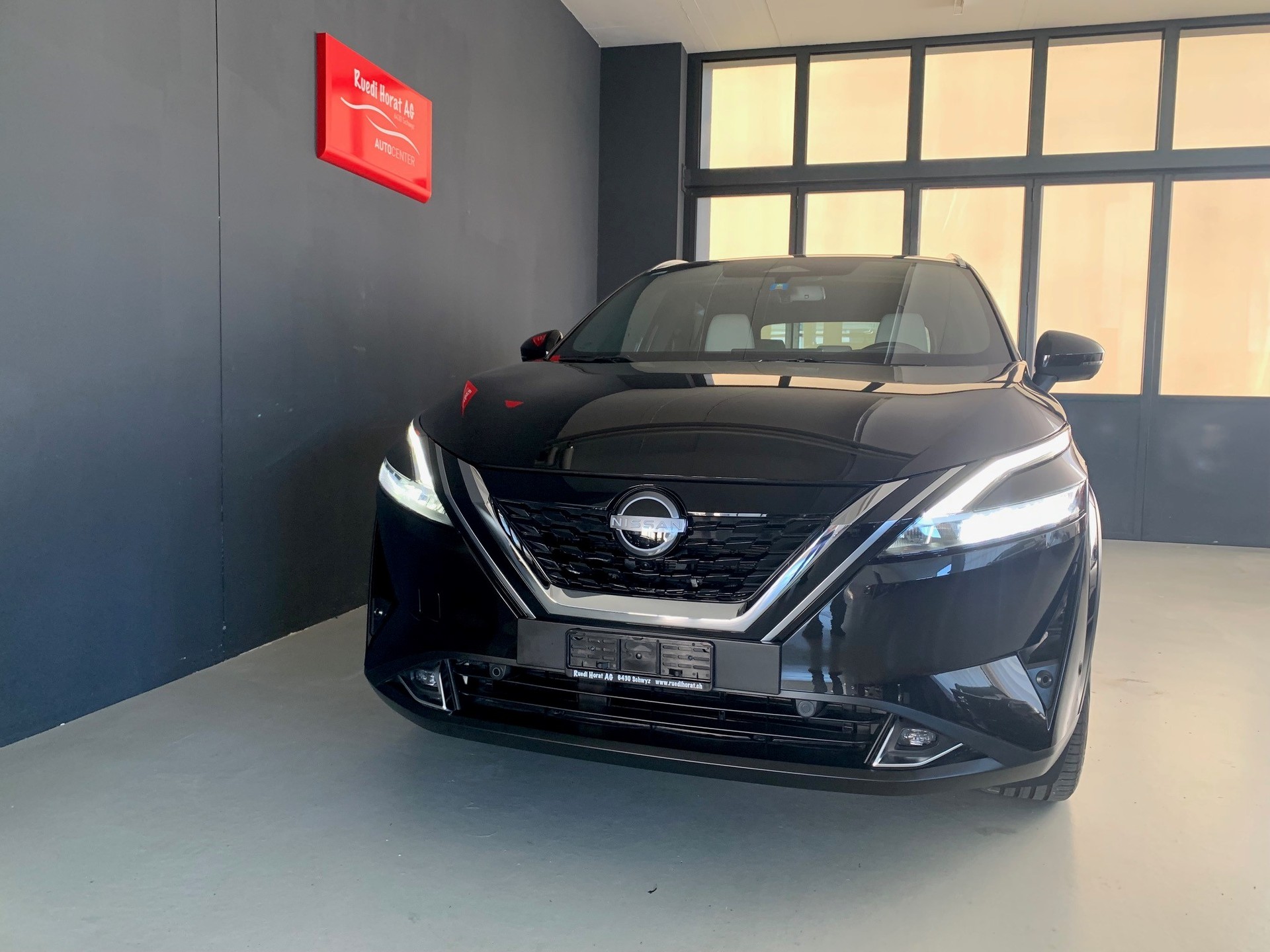 NISSAN Qashqai 1.5 VC-T Tekna-image-2