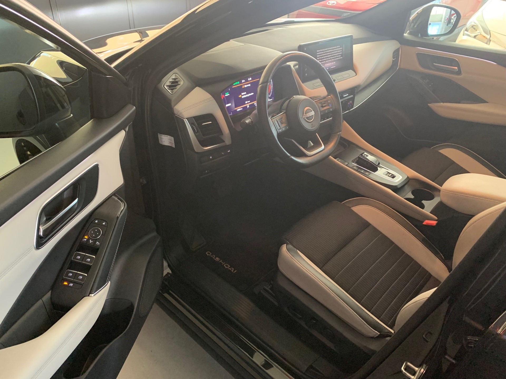 NISSAN Qashqai 1.5 VC-T Tekna-image-9