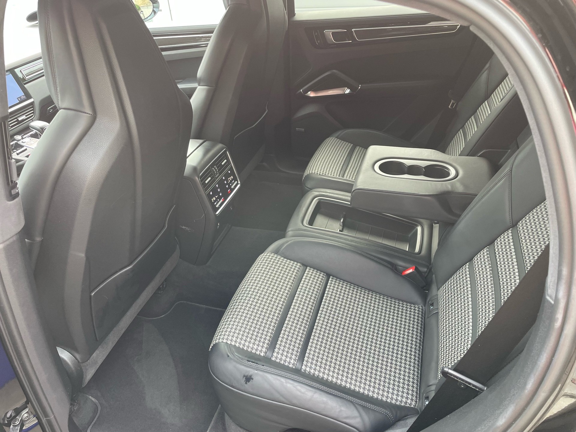 PORSCHE TURBO COUPE-image-5