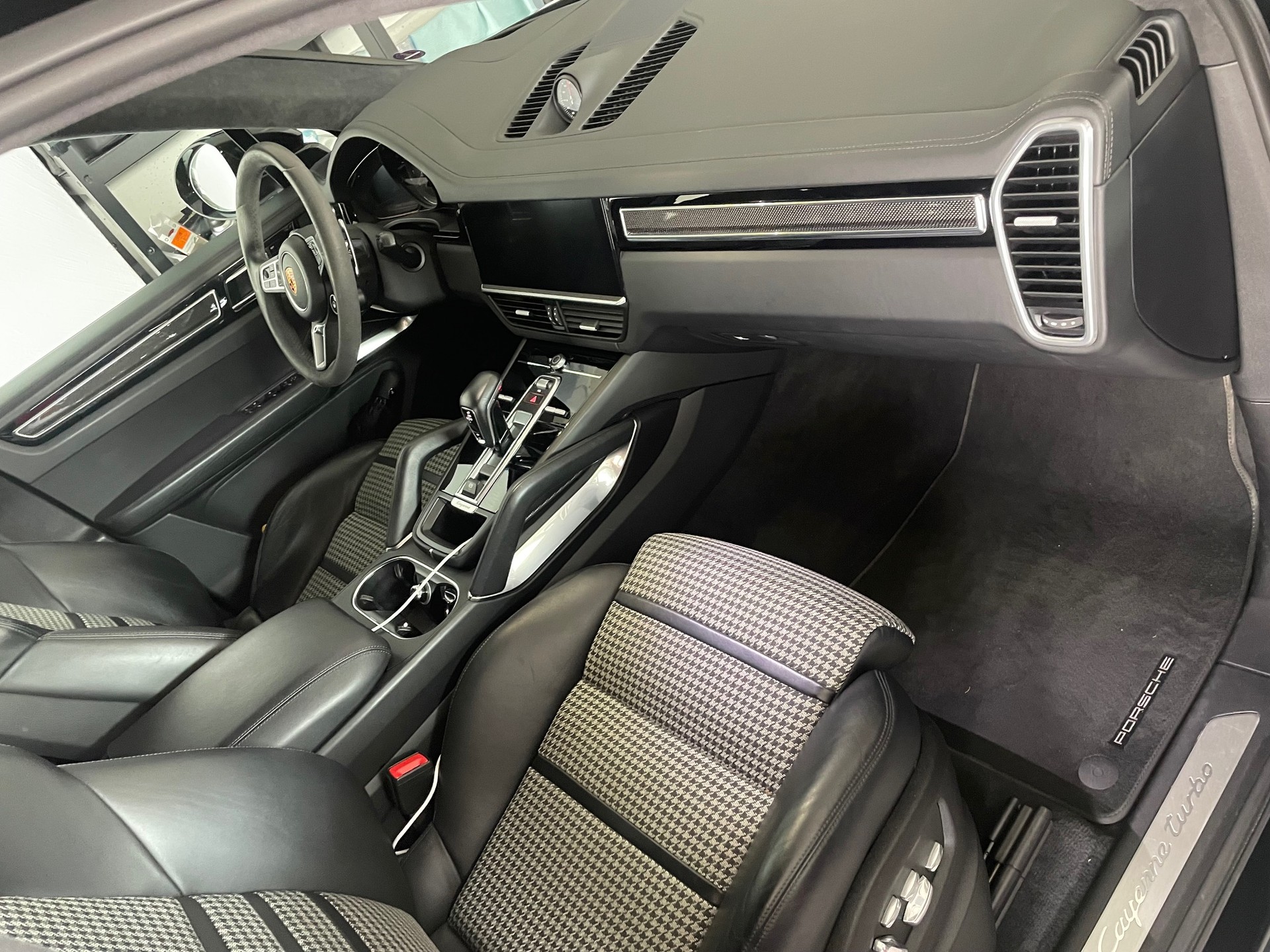 PORSCHE TURBO COUPE-image-10