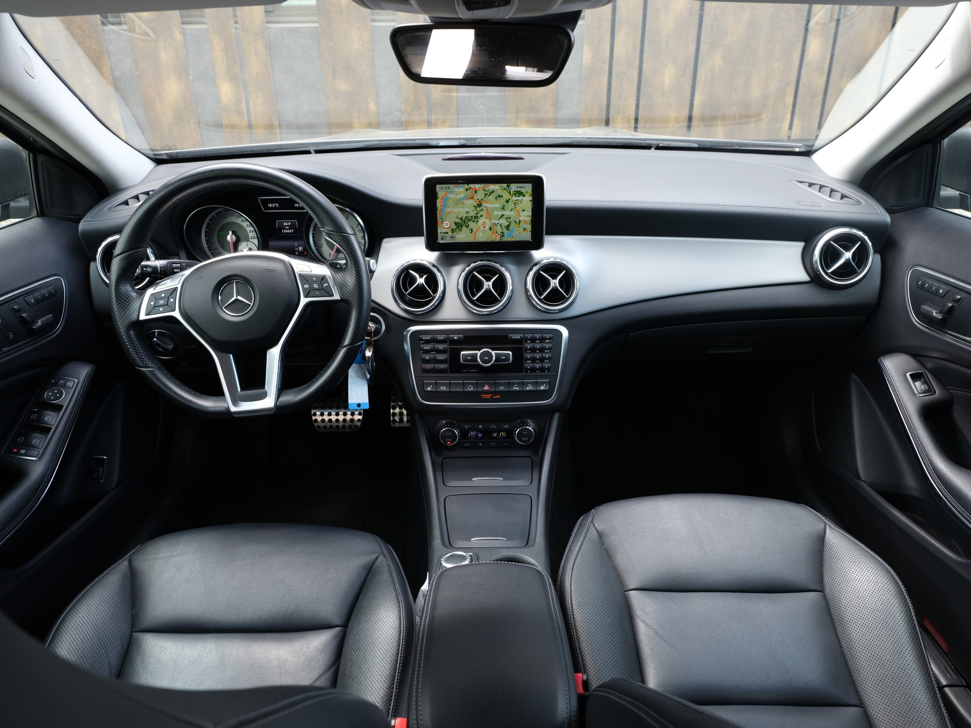 MERCEDES-BENZ GLA 250 AMG Line 4Matic 7G-DCT-image-14