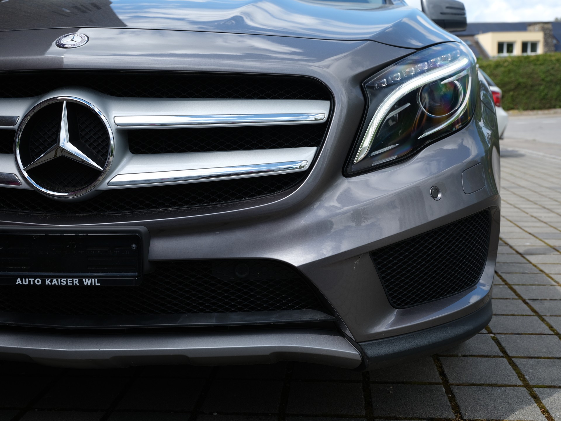 MERCEDES-BENZ GLA 250 AMG Line 4Matic 7G-DCT-image-4