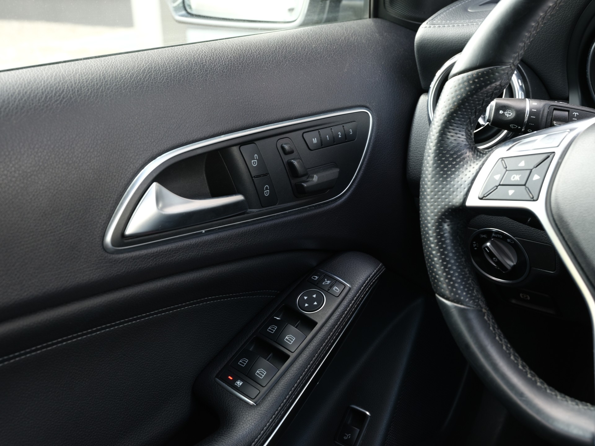 MERCEDES-BENZ GLA 250 AMG Line 4Matic 7G-DCT-image-17