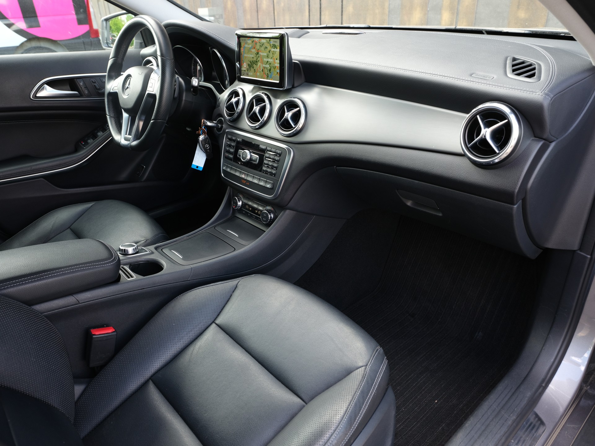 MERCEDES-BENZ GLA 250 AMG Line 4Matic 7G-DCT-image-22