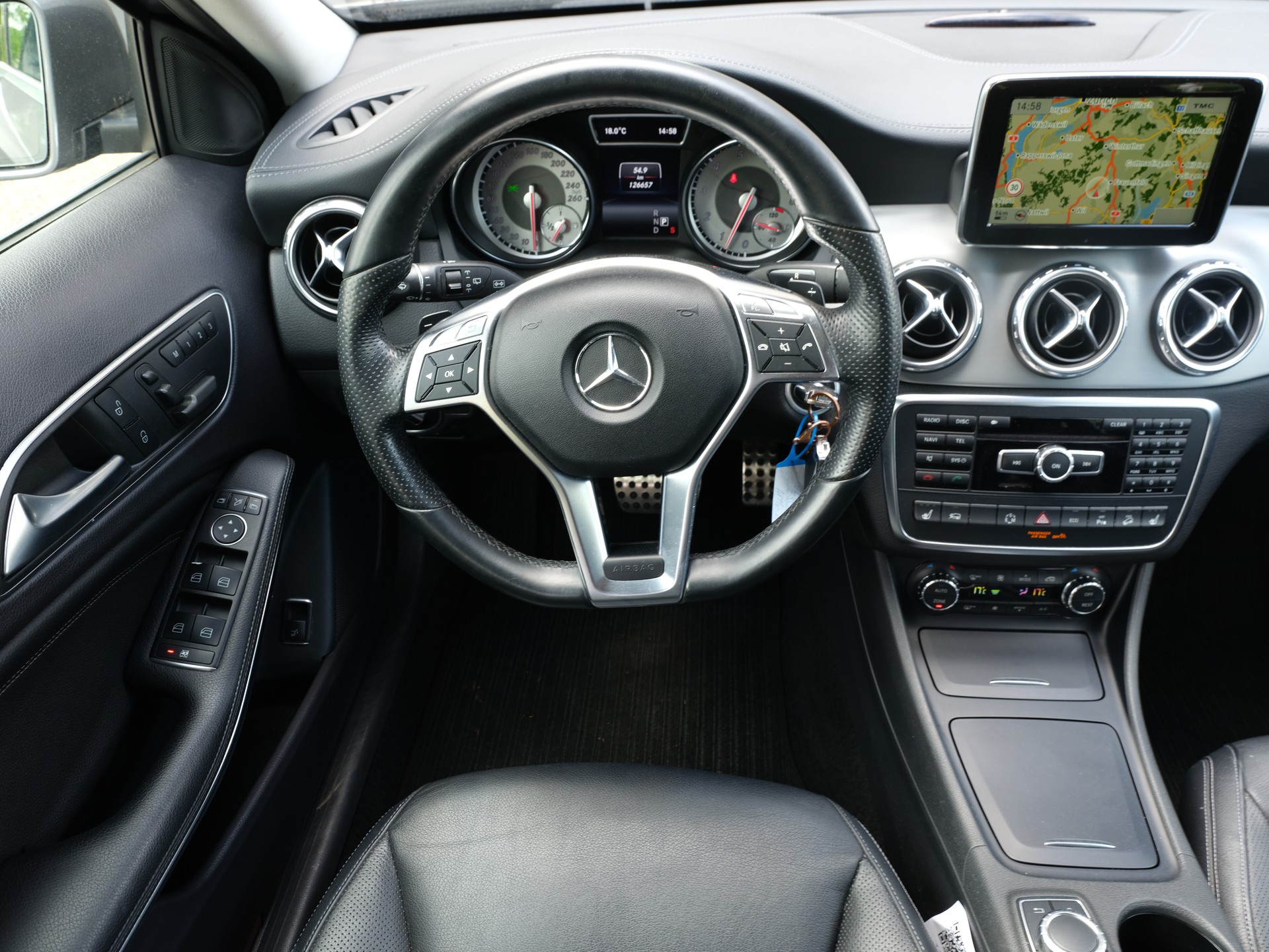 MERCEDES-BENZ GLA 250 AMG Line 4Matic 7G-DCT-image-15
