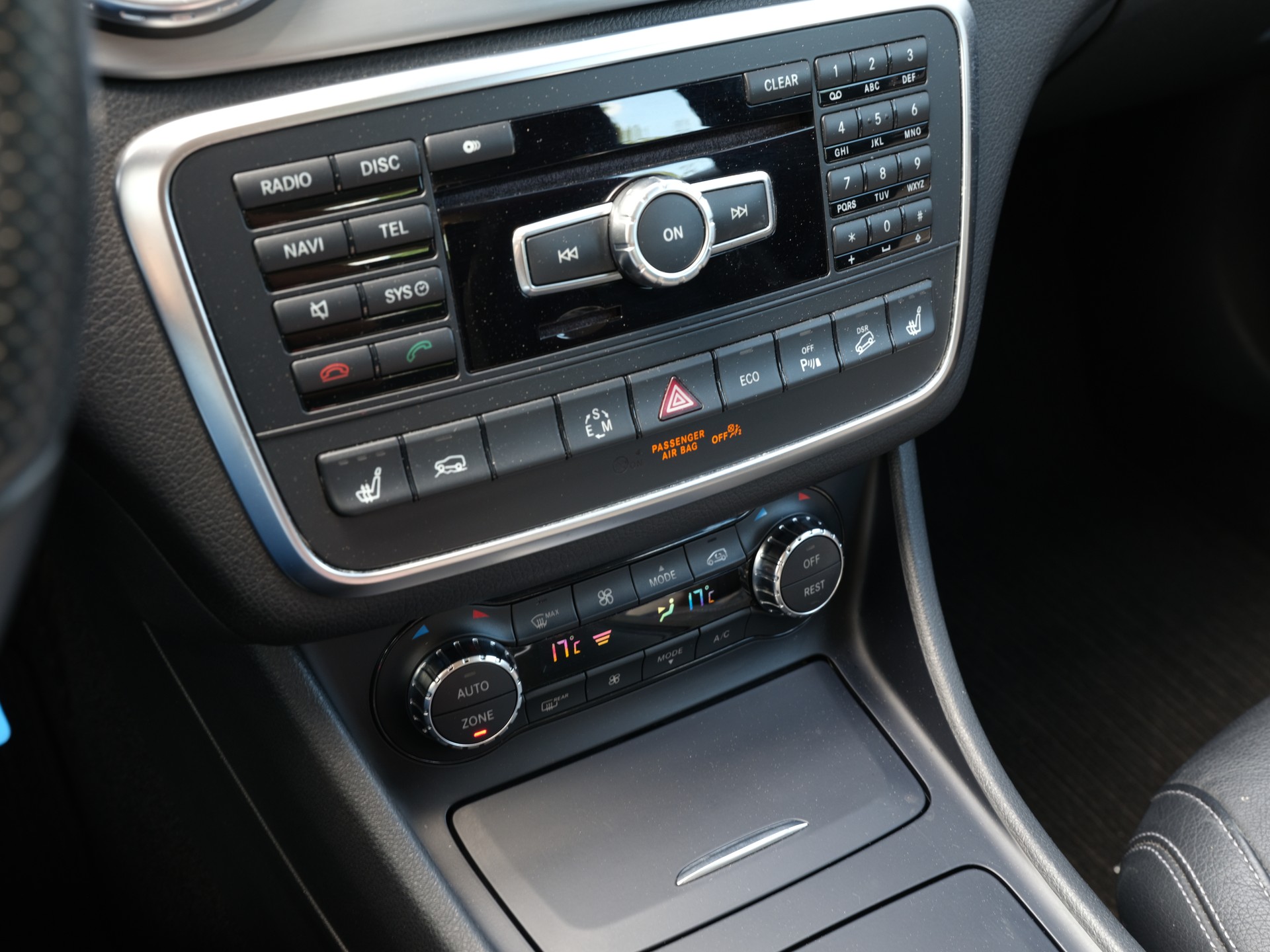 MERCEDES-BENZ GLA 250 AMG Line 4Matic 7G-DCT-image-13