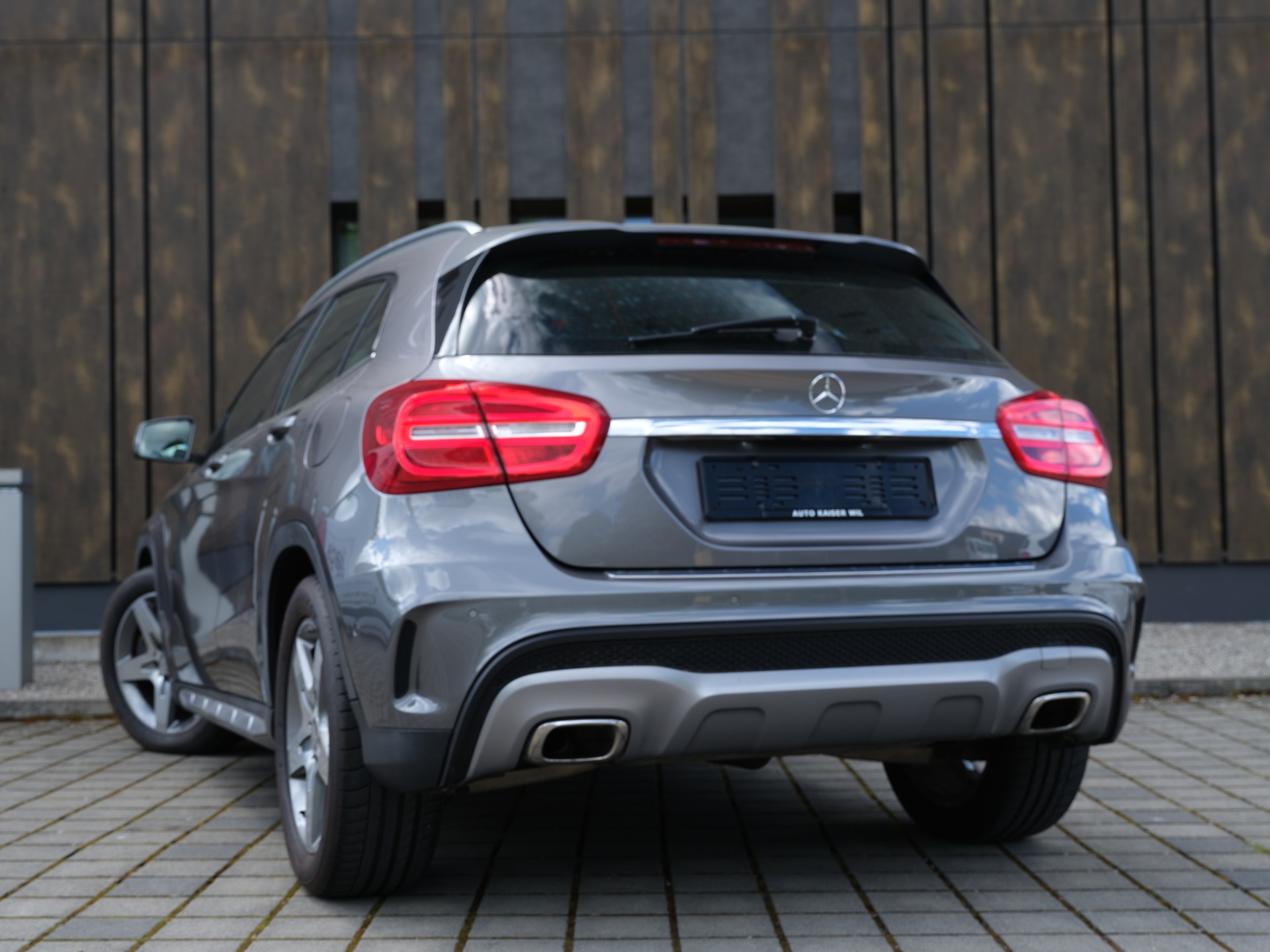 MERCEDES-BENZ GLA 250 AMG Line 4Matic 7G-DCT-image-6