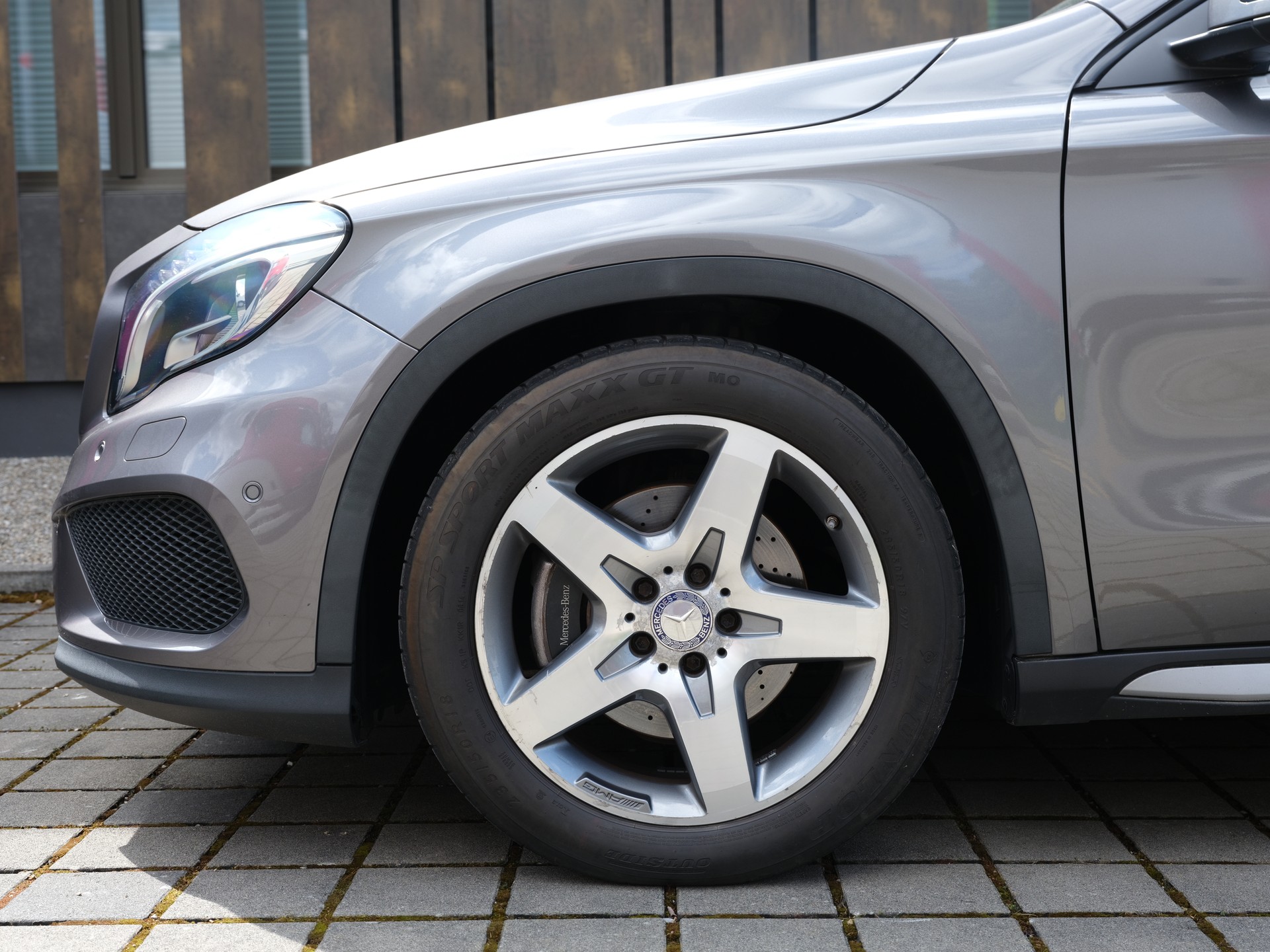 MERCEDES-BENZ GLA 250 AMG Line 4Matic 7G-DCT-image-3