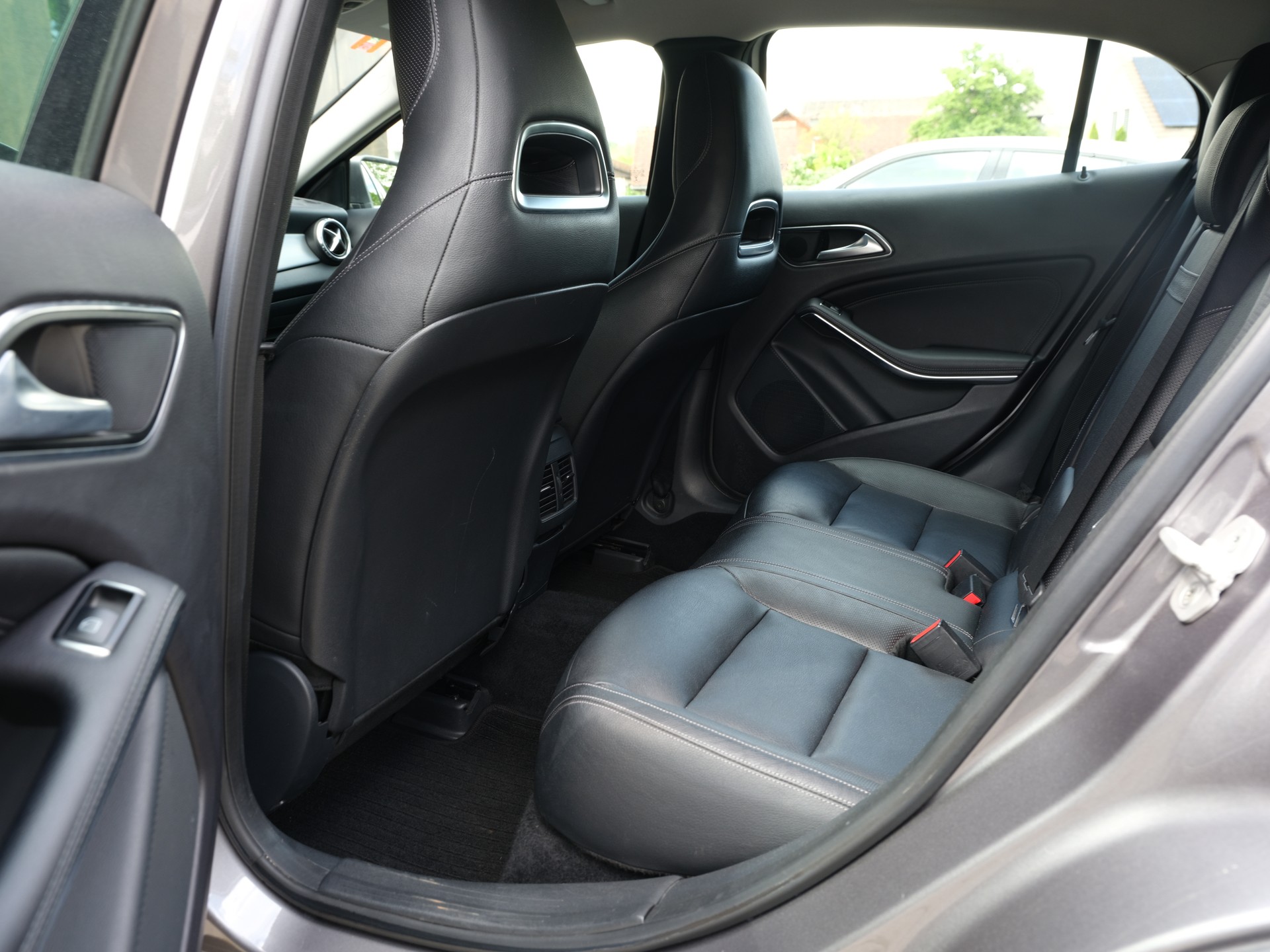 MERCEDES-BENZ GLA 250 AMG Line 4Matic 7G-DCT-image-21