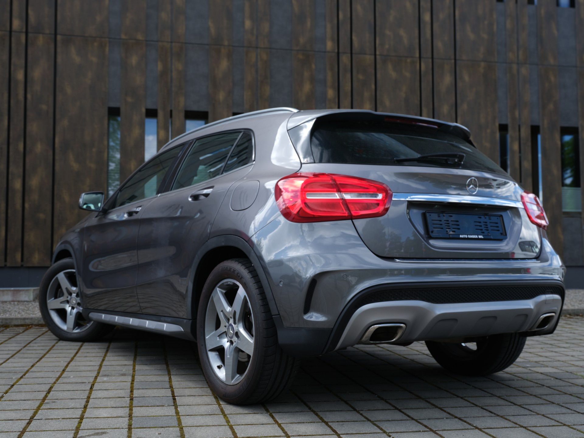 MERCEDES-BENZ GLA 250 AMG Line 4Matic 7G-DCT-image-5