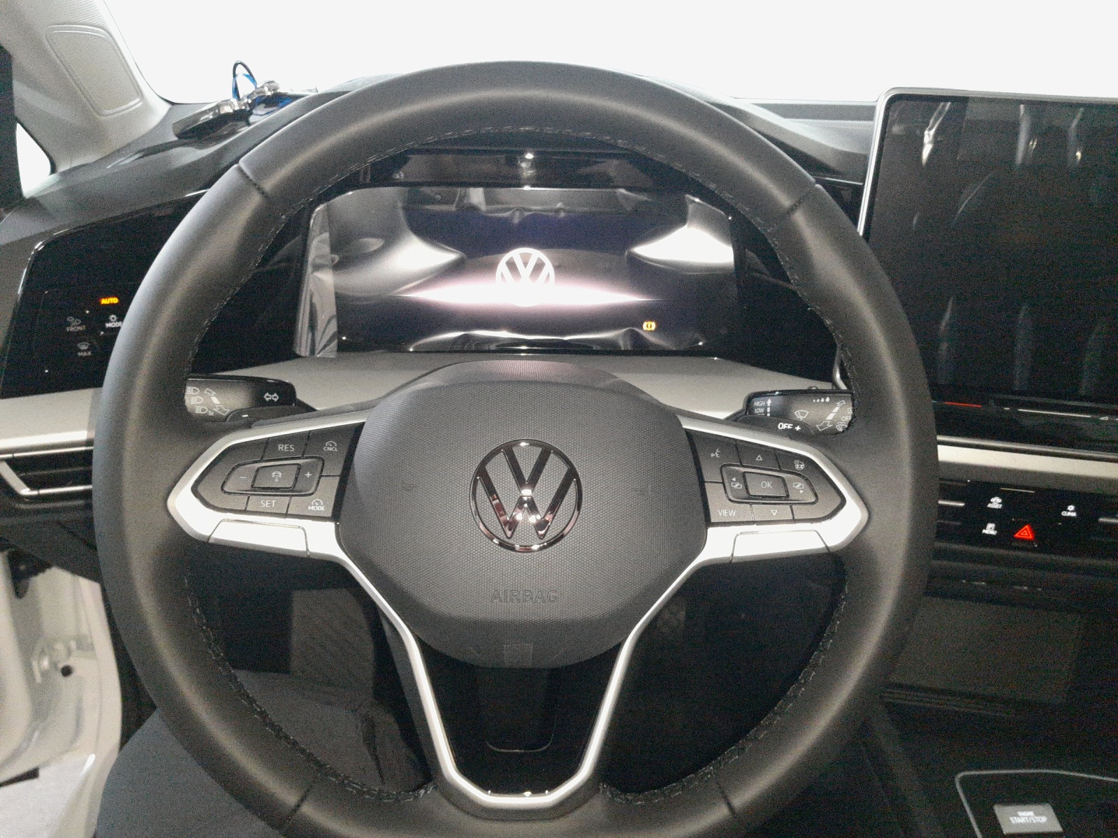 VW Golf 1.5 e TSI mHEV United DSG-image-9