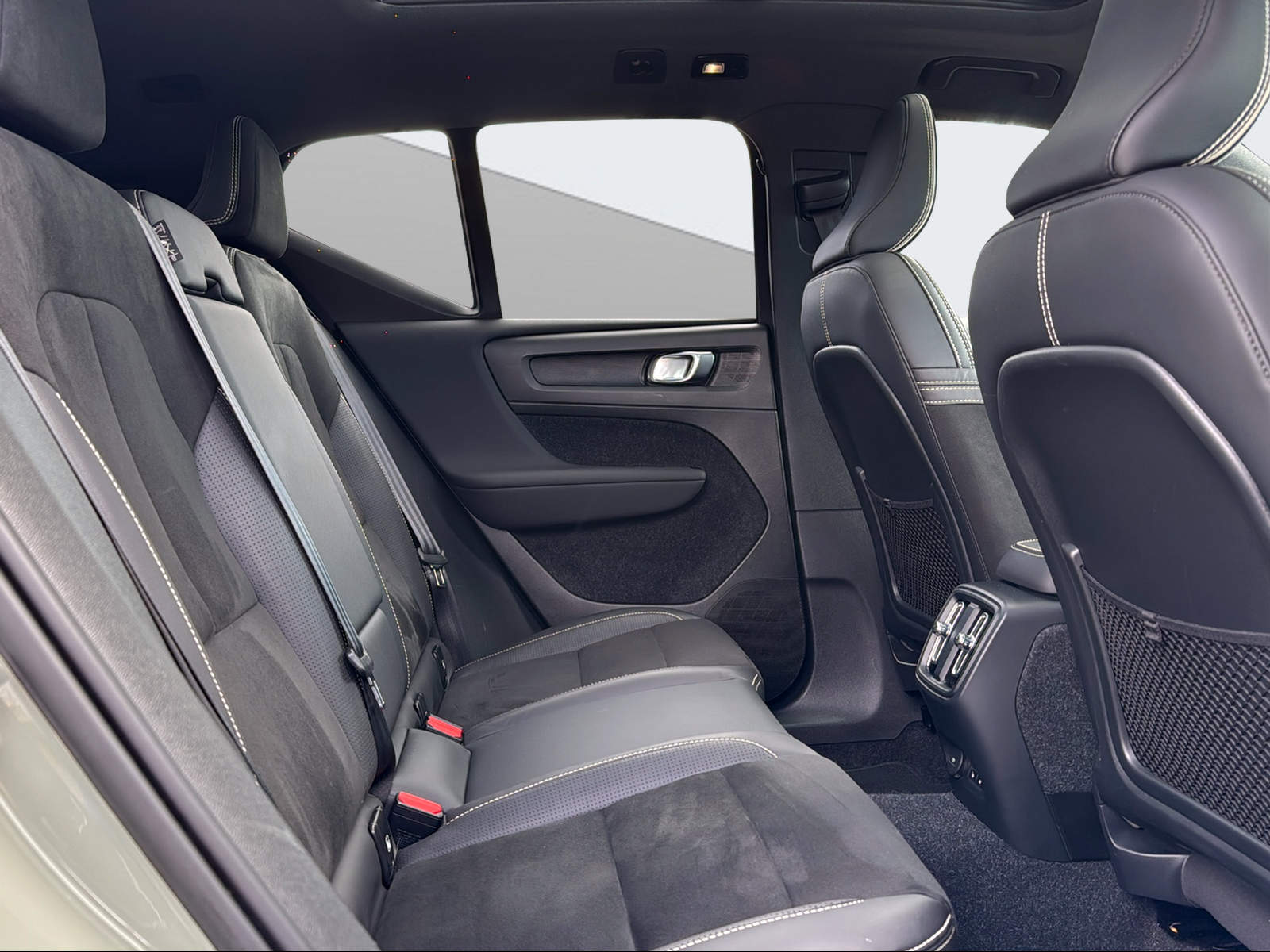 VOLVO XC40 P8 R-Design AWD-image-10