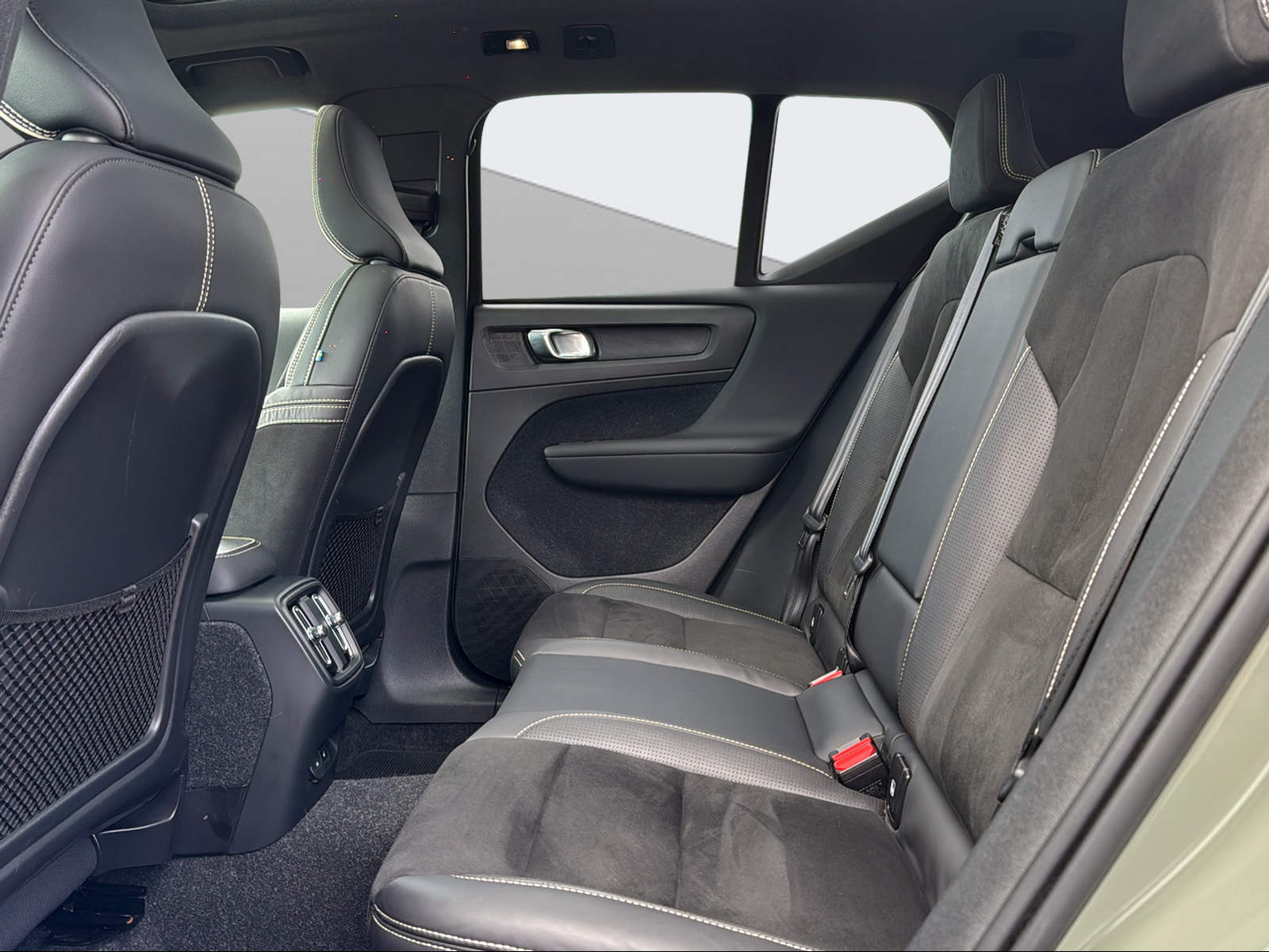 VOLVO XC40 P8 R-Design AWD-image-13