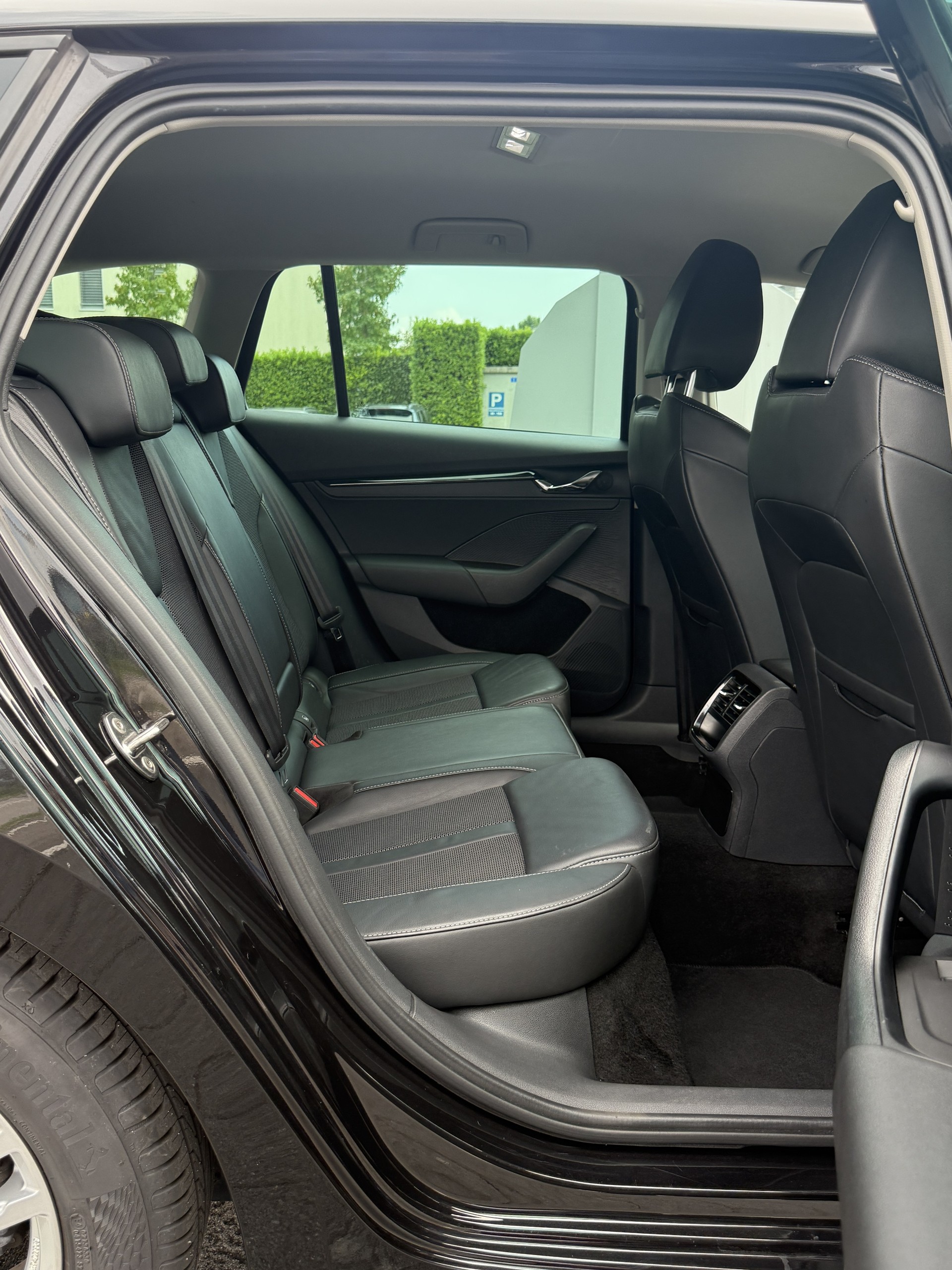 SKODA Octavia Combi 2.0 TDI Ambition 4x4 DSG-image-13