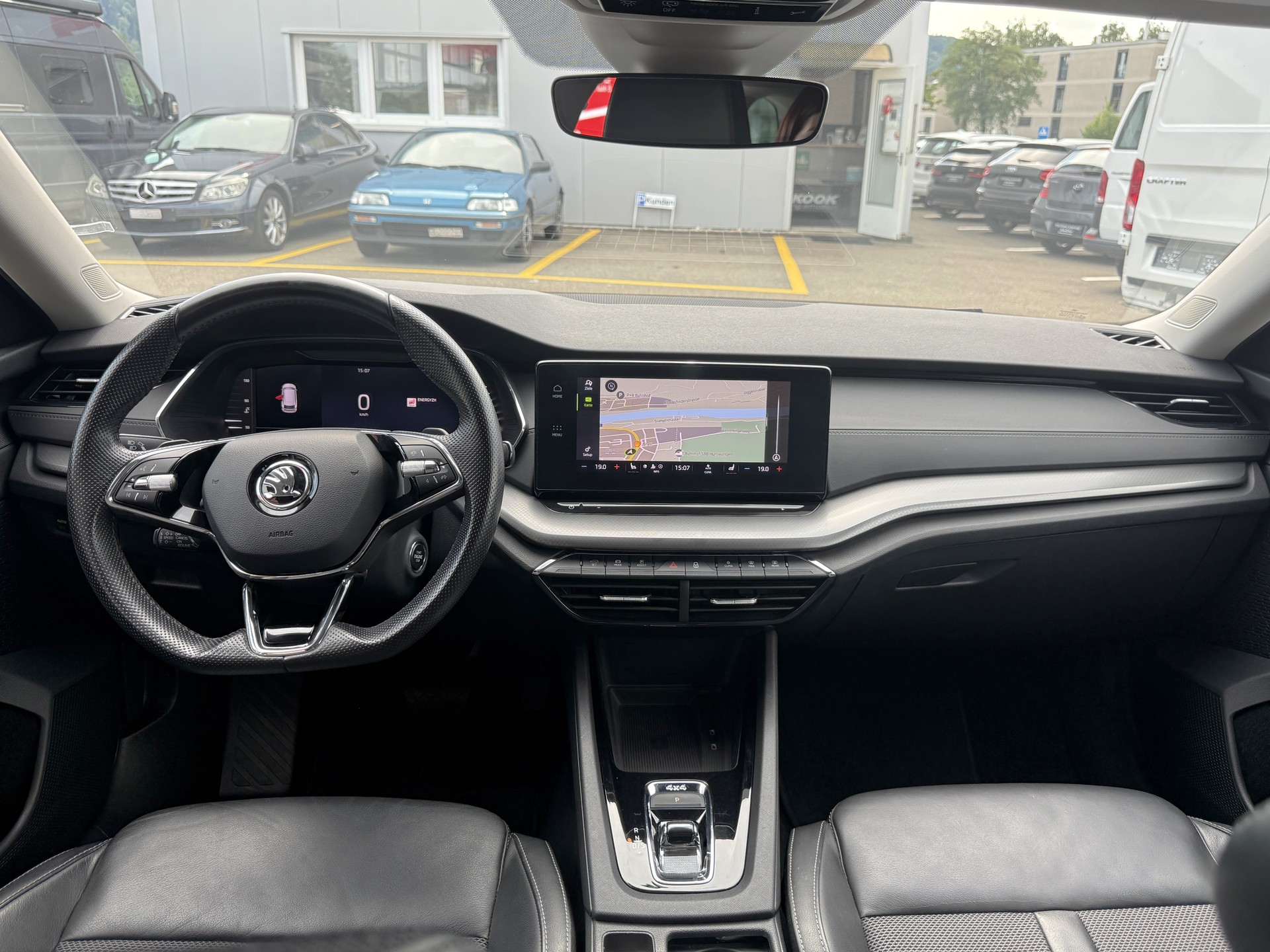 SKODA Octavia Combi 2.0 TDI Ambition 4x4 DSG-image-15