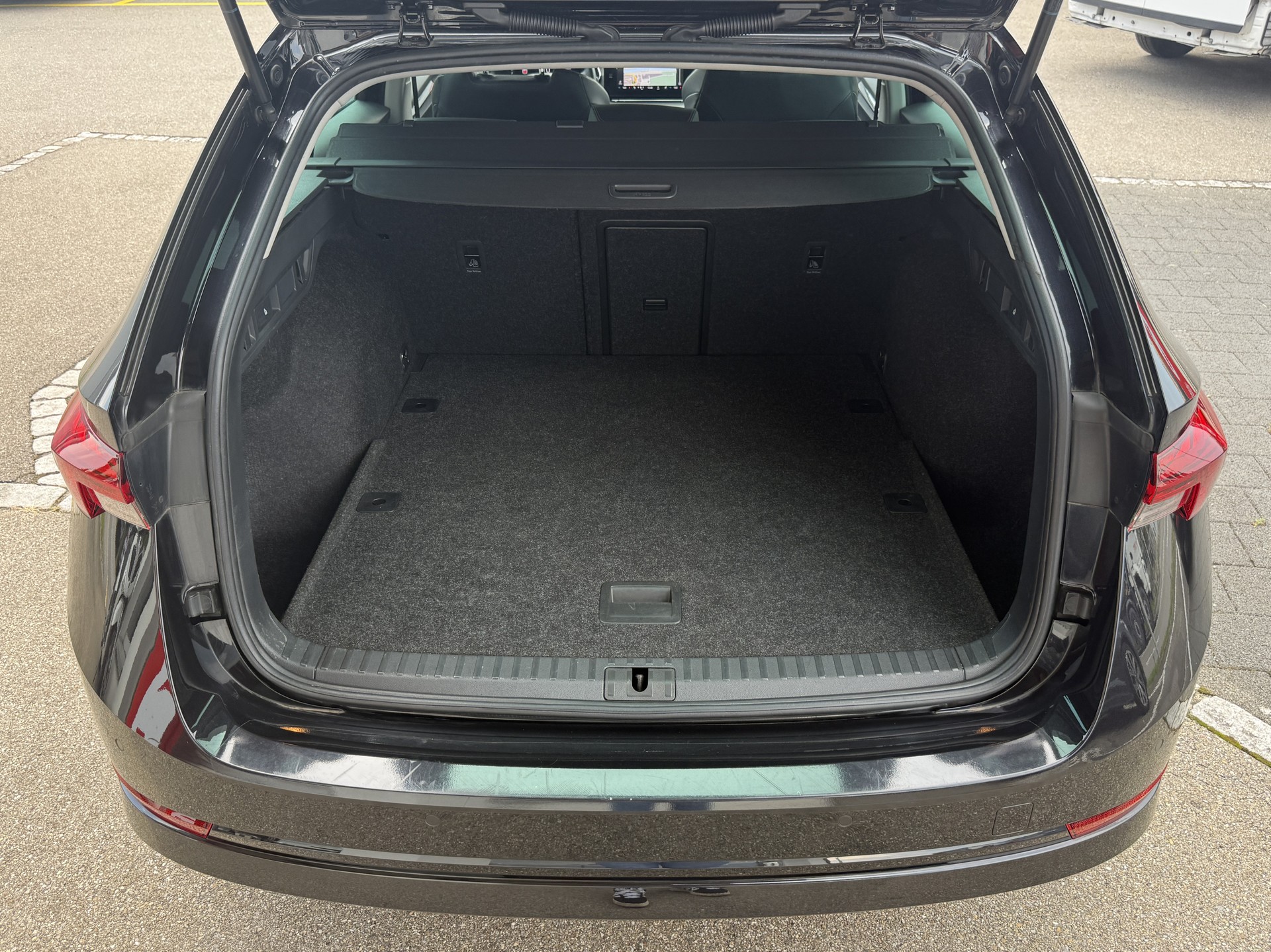 SKODA Octavia Combi 2.0 TDI Ambition 4x4 DSG-image-14