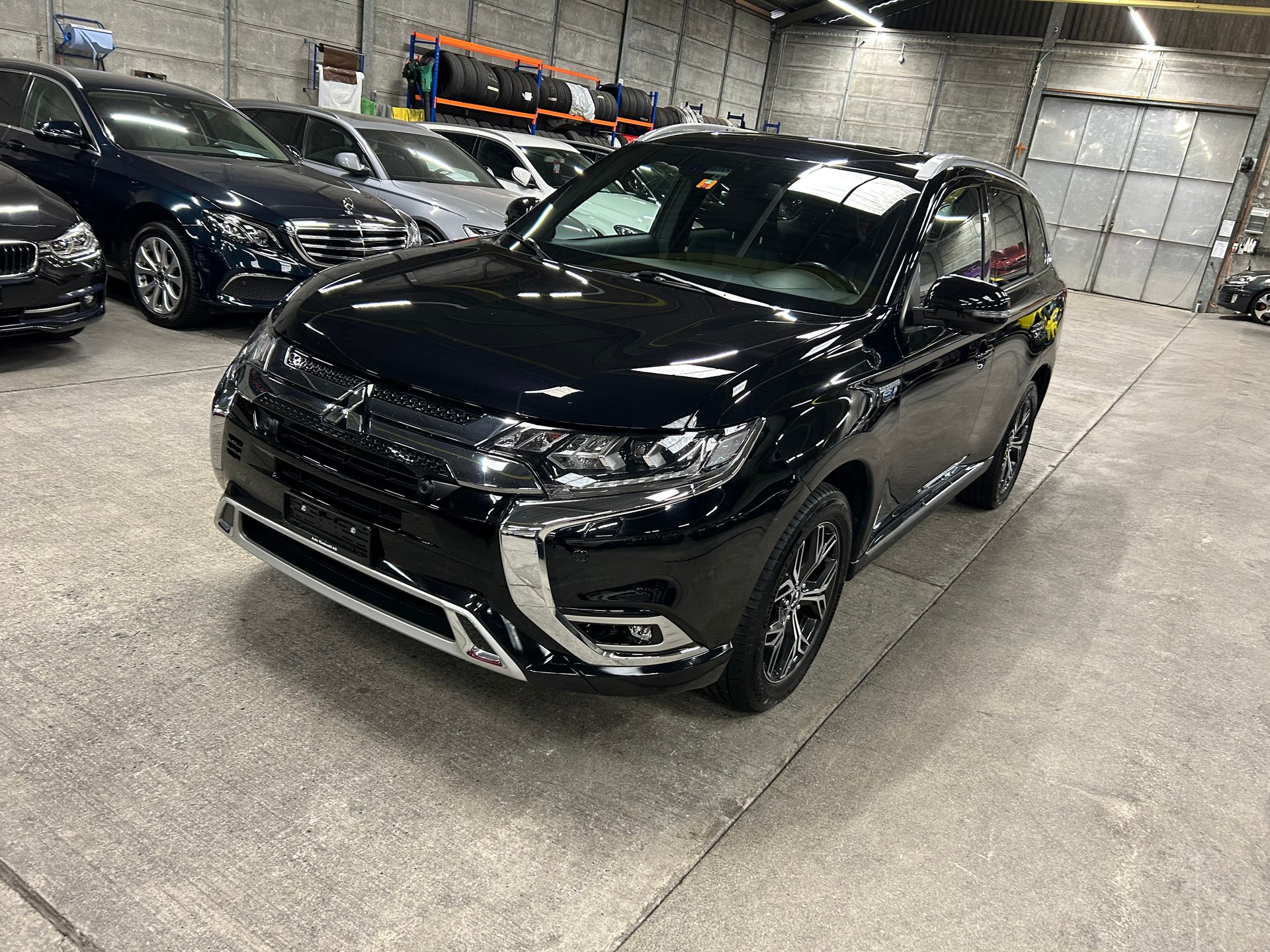 MITSUBISHI Outlander 2.4 PHEV Diamond 4WD Automatic-image-8